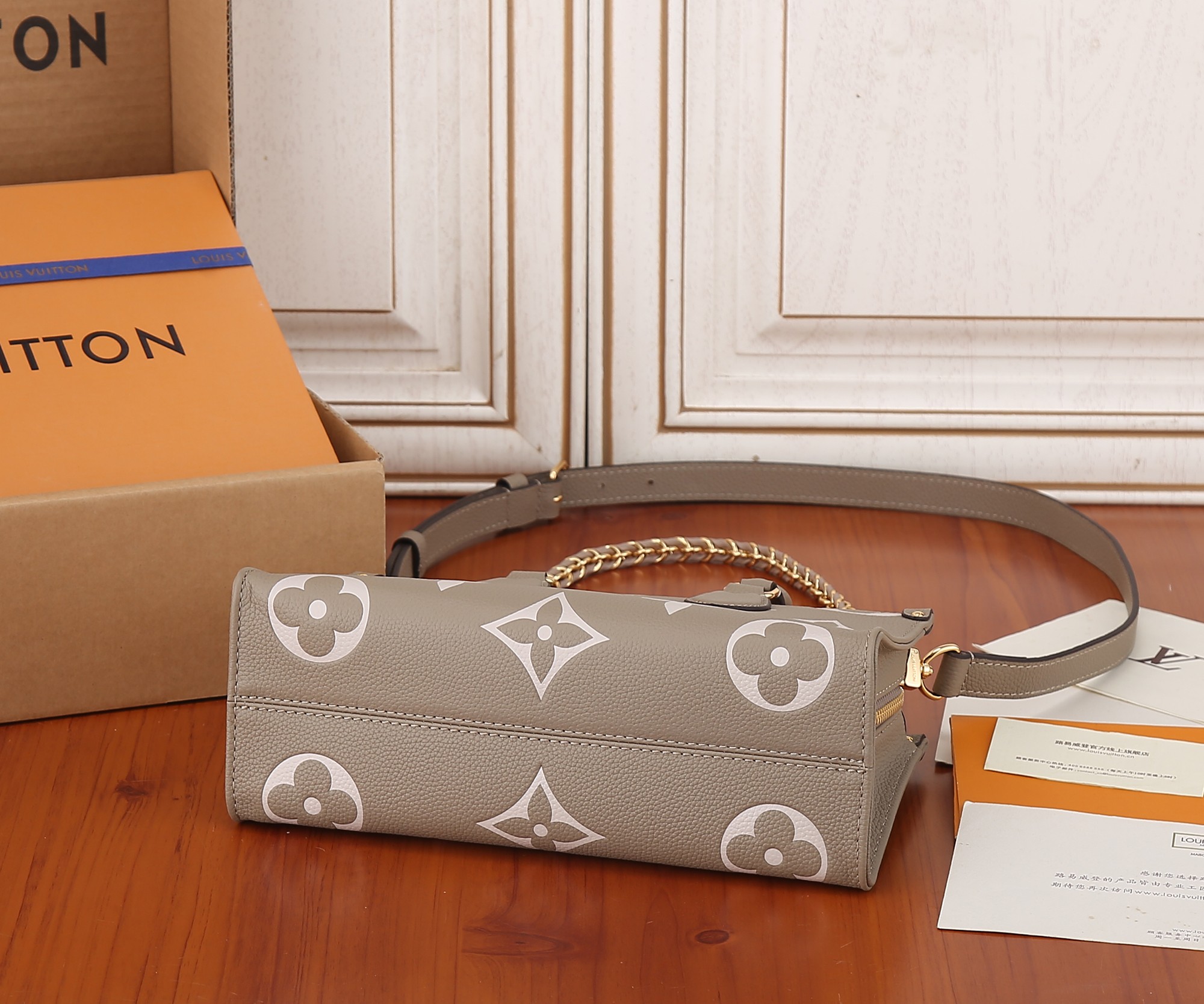 Onthego East West Chain Bicolor Monogram Empreinte Leather Dove/Cream M23641