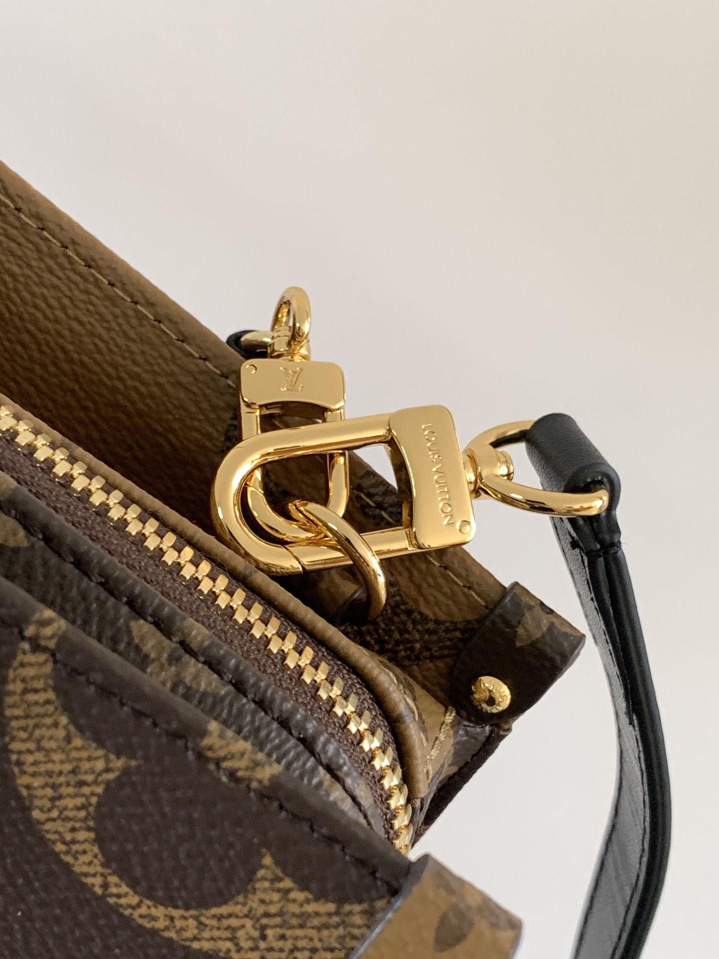 Onthego East West Chain Monogram Reverse M14236