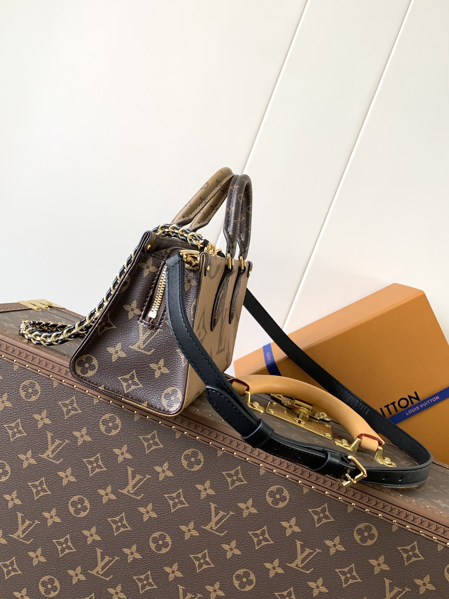Onthego East West Chain Monogram Reverse M14236
