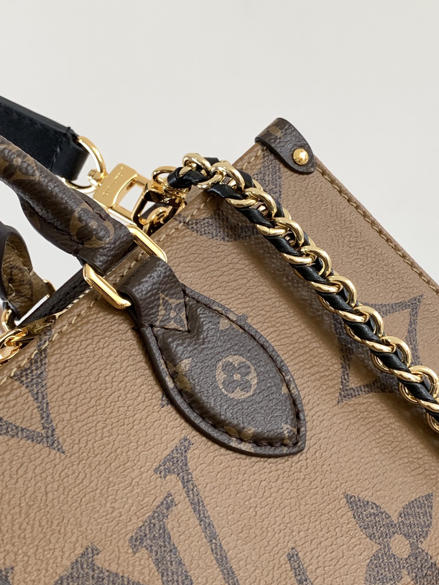 Onthego East West Chain Monogram Reverse M14236