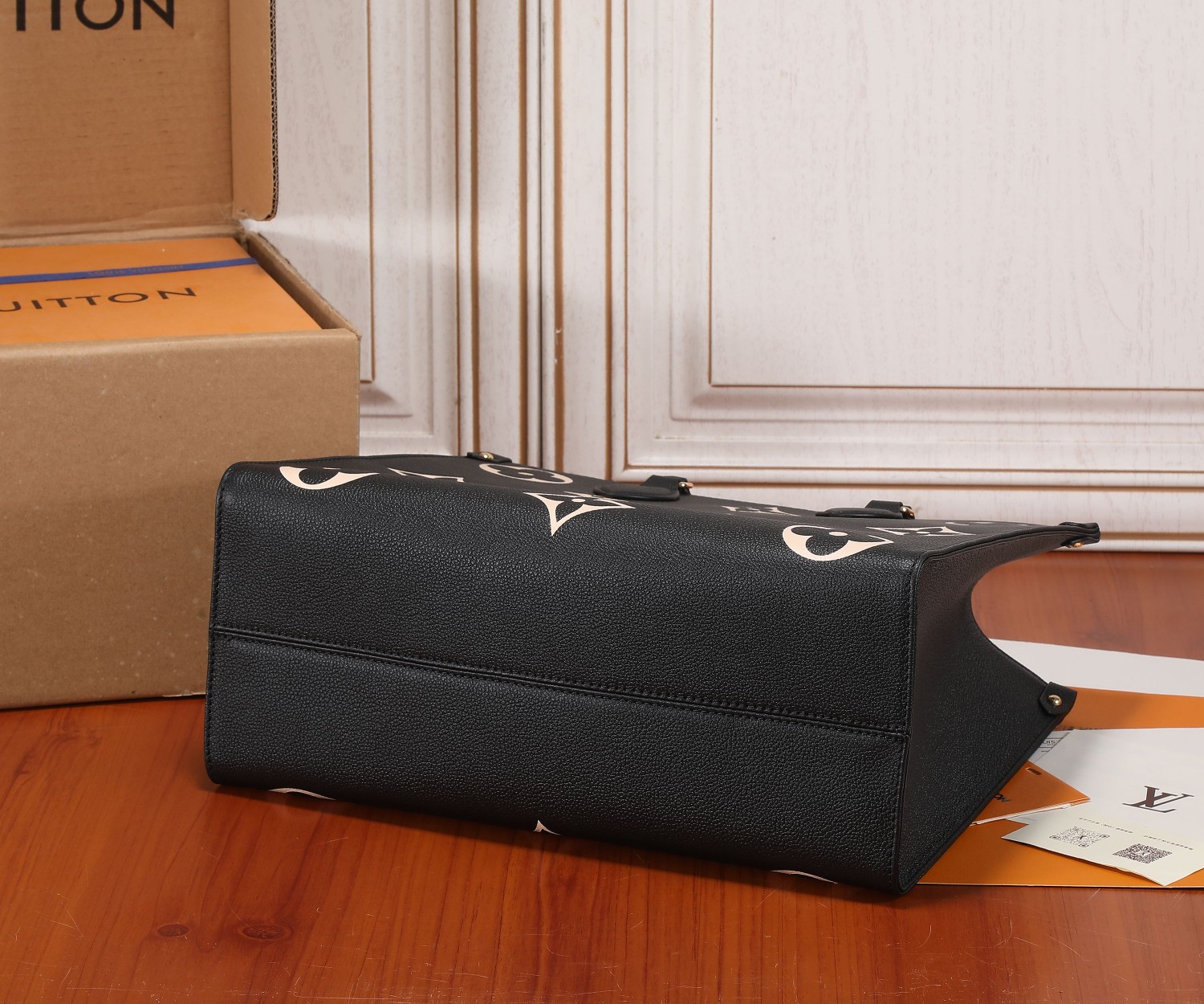 Onthego Mm Bicolor Monogram Empreinte Leather Black/Beige M45495