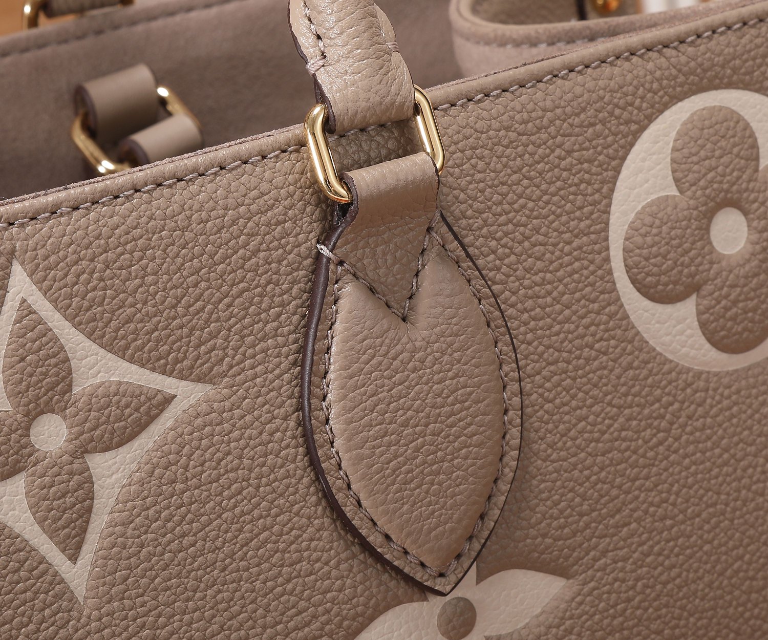Onthego Mm Bicolor Monogram Empreinte Leather Dove/Cream M45494