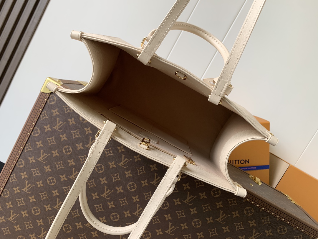 Onthego Mm Monogram Empreinte Leather Cream M46531