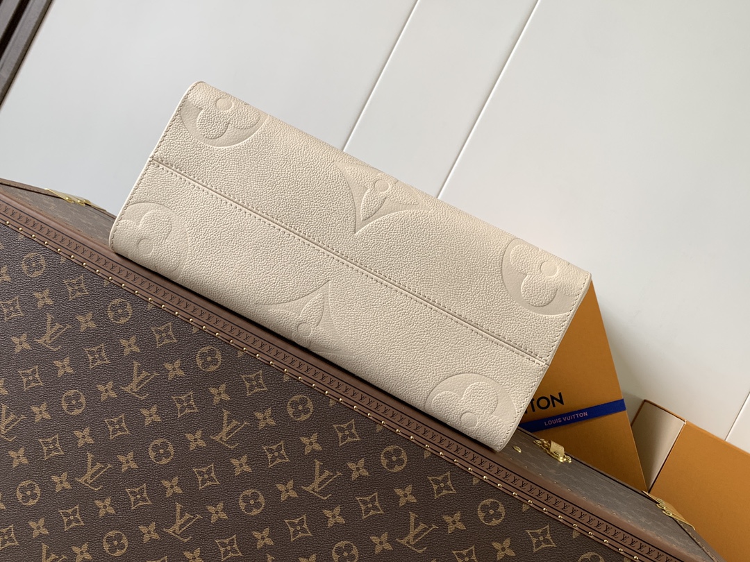 Onthego Mm Monogram Empreinte Leather Cream M46531