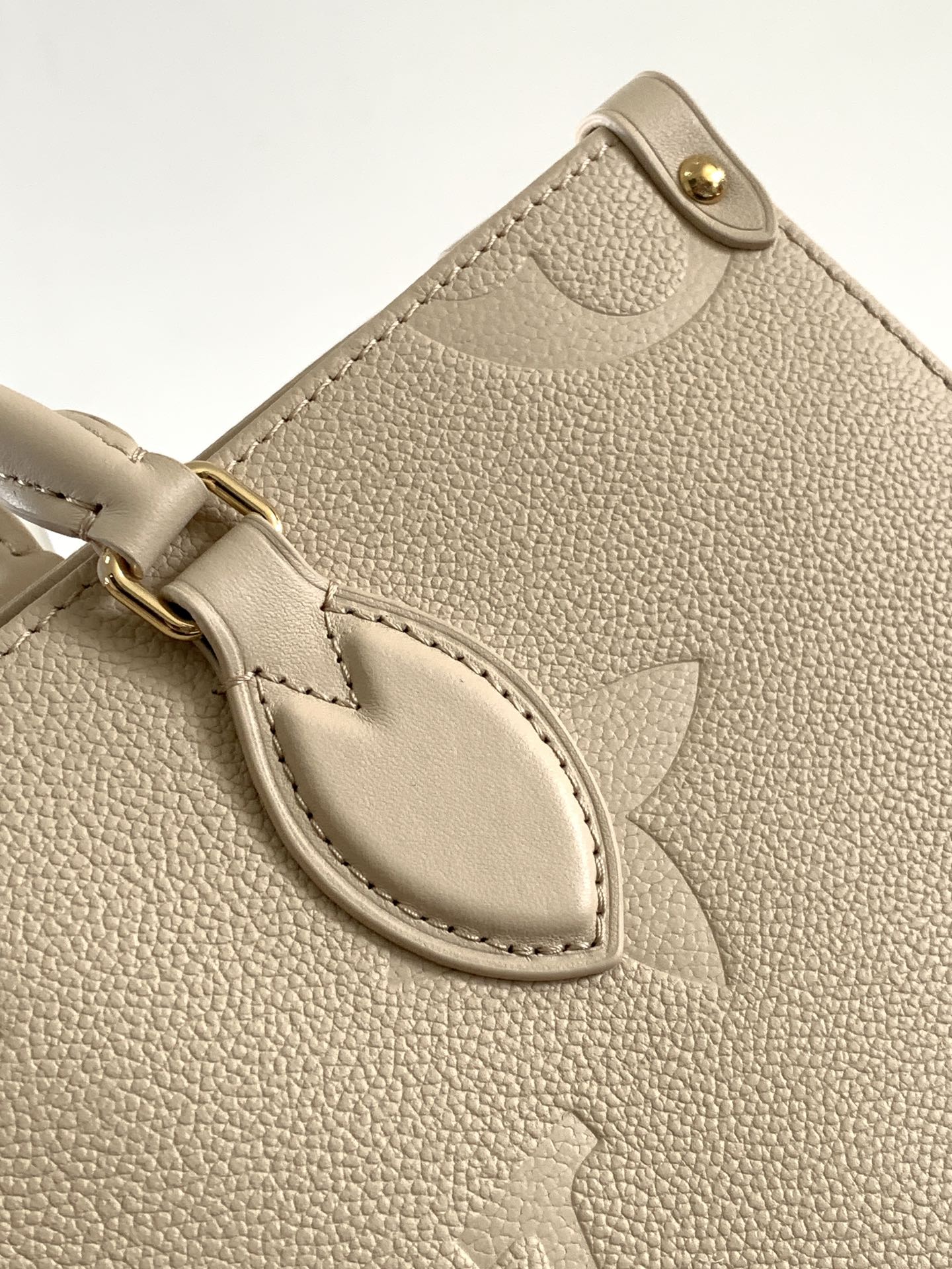Onthego Mm Monogram Empreinte Leather Sand M14255