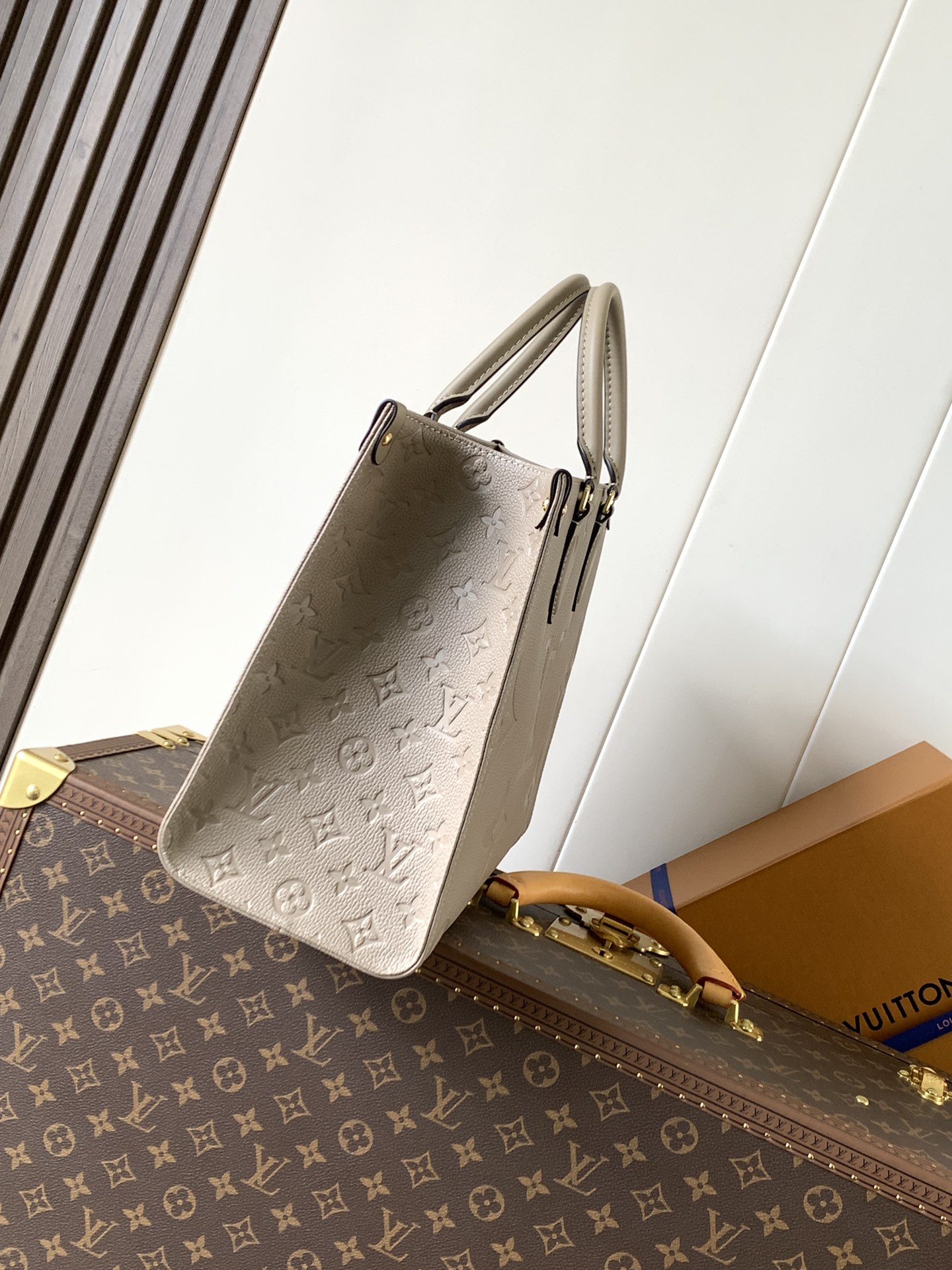 Onthego Mm Monogram Empreinte Leather Tourterelle Beige M45607