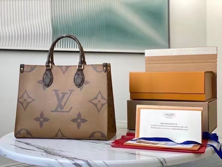 Onthego Mm Monogram Reverse Tote M45321