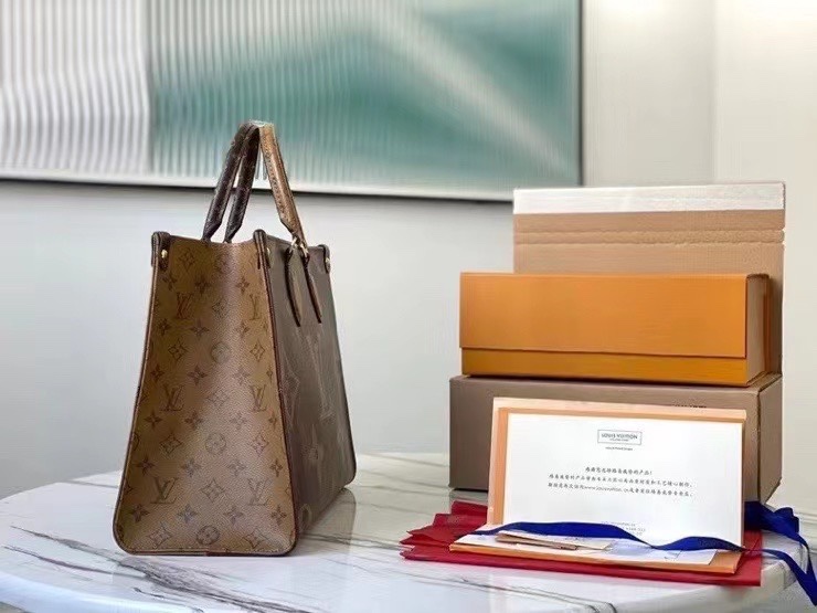 Onthego Mm Monogram Reverse Tote M45321