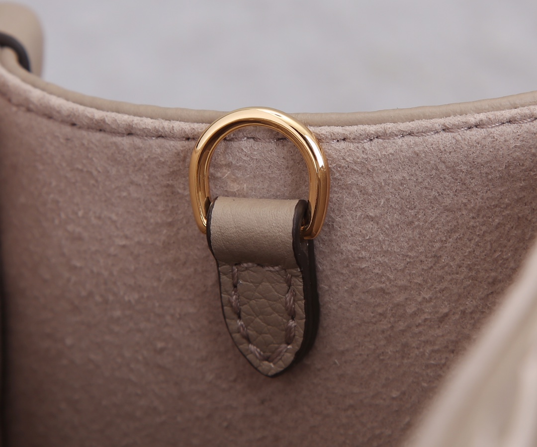 Onthego Pm Bicolor Monogram Empreinte Leather Dove/Cream M45779
