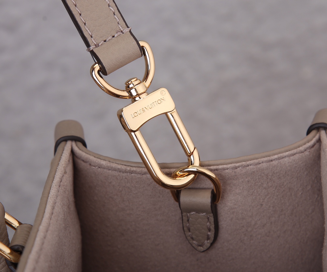 Onthego Pm Bicolor Monogram Empreinte Leather Dove/Cream M45779