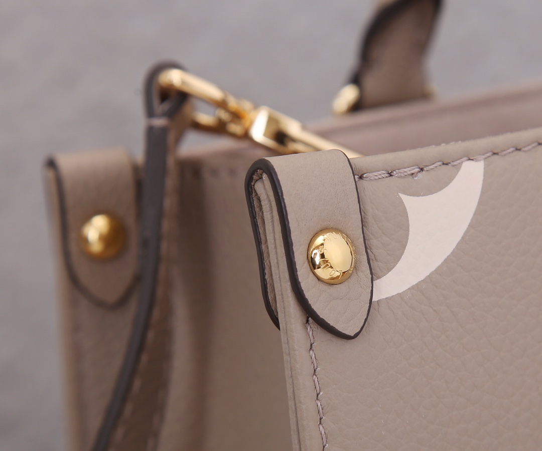 Onthego Pm Bicolor Monogram Empreinte Leather Dove/Cream M45779
