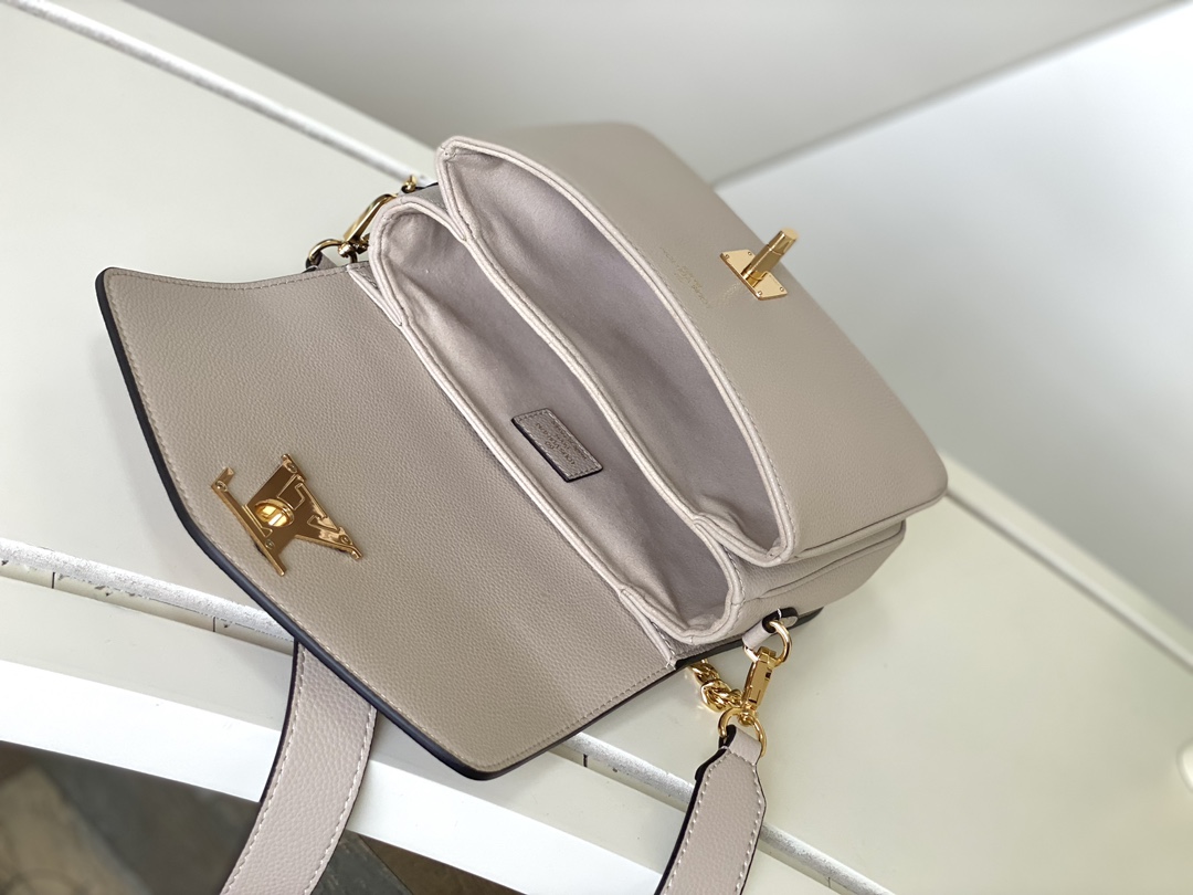 Oxford Lockme Leather Bag Greige M22792