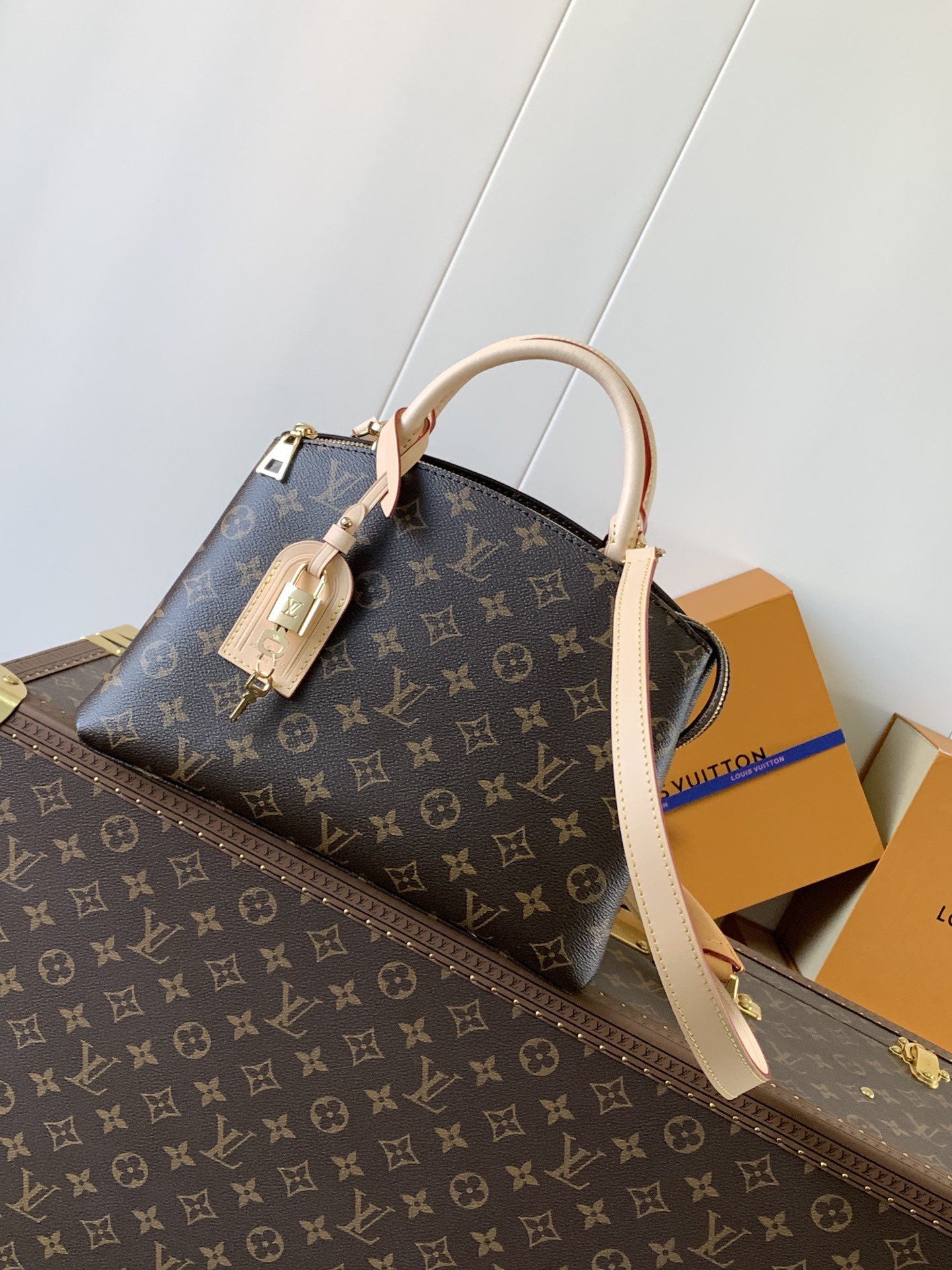 Petit Palais Handbags Monogram M45900