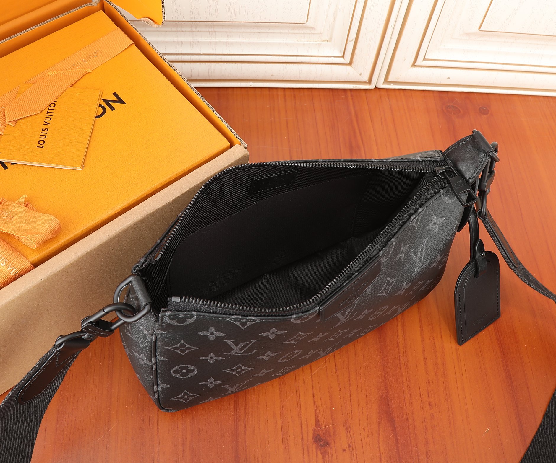 Pochette Accessoire Xl Monogram Eclipse Bag M11741