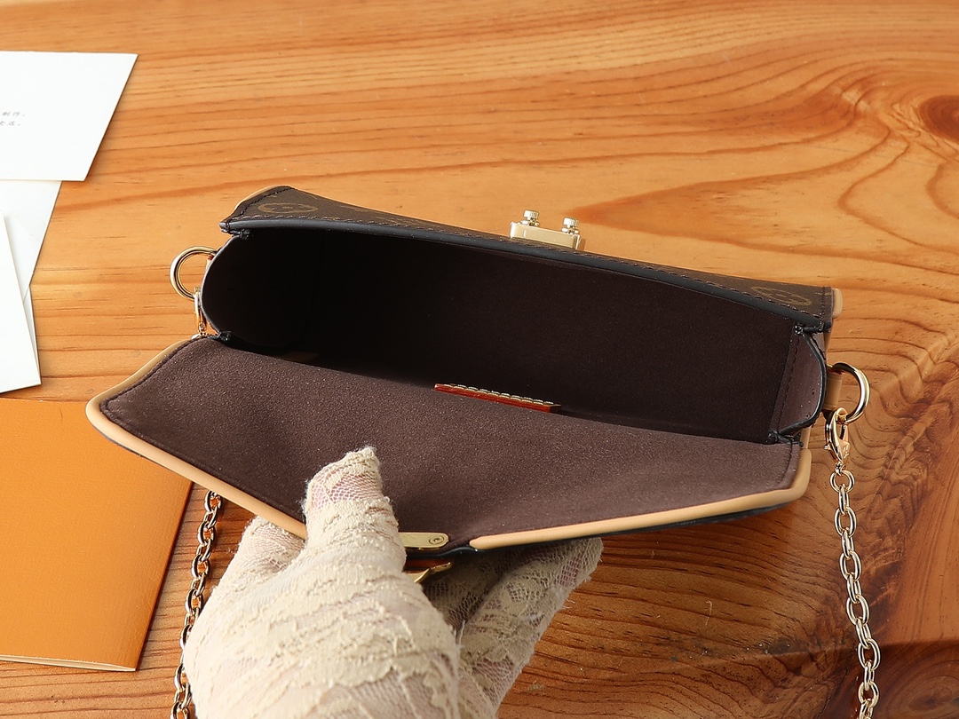 Pochette Camille Small Shoulder Bag Monogram M13566