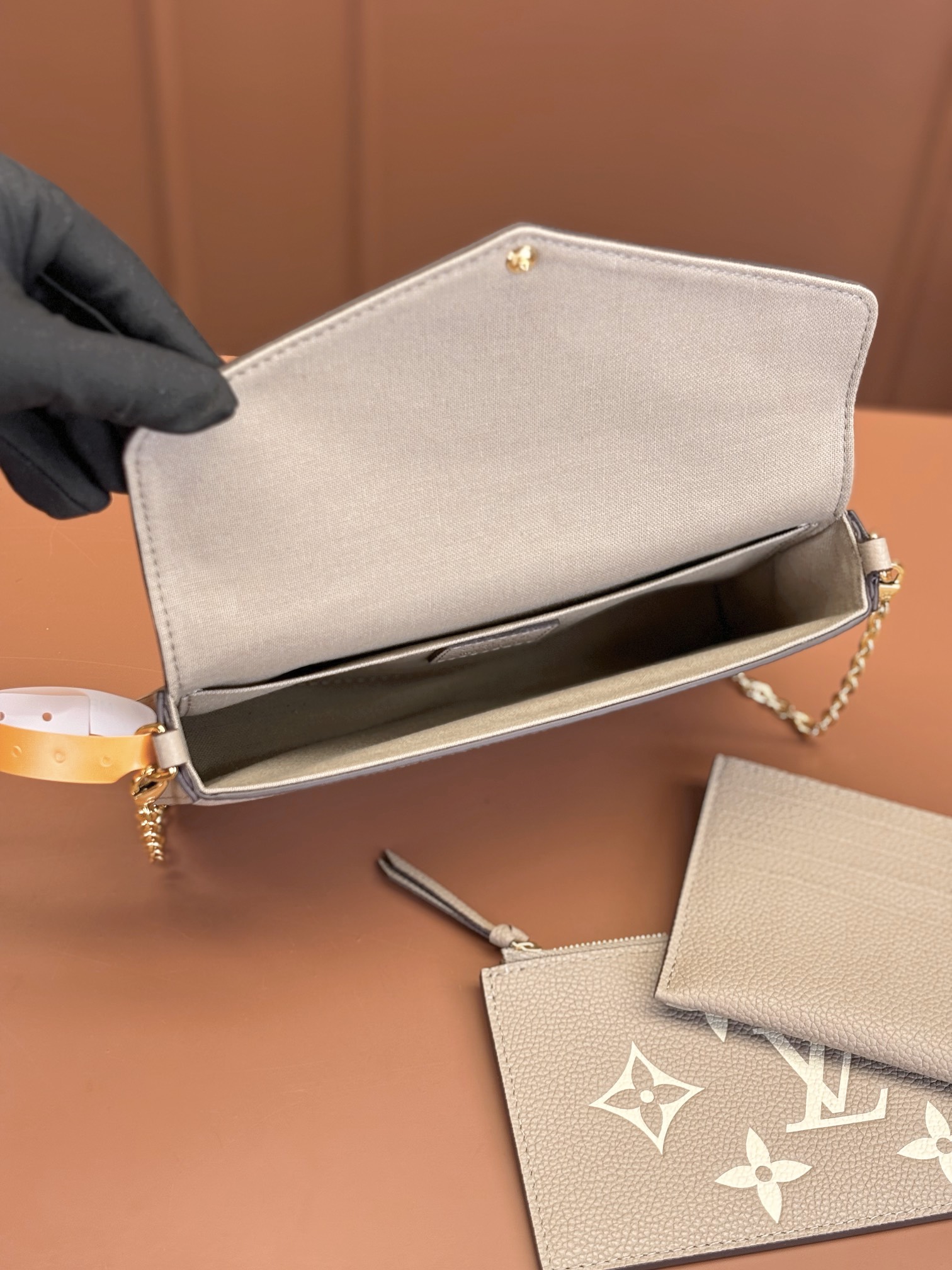 Pochette Félicie Bicolor Monogram Empreinte Leather Tourterelle Gray / Cream M82610