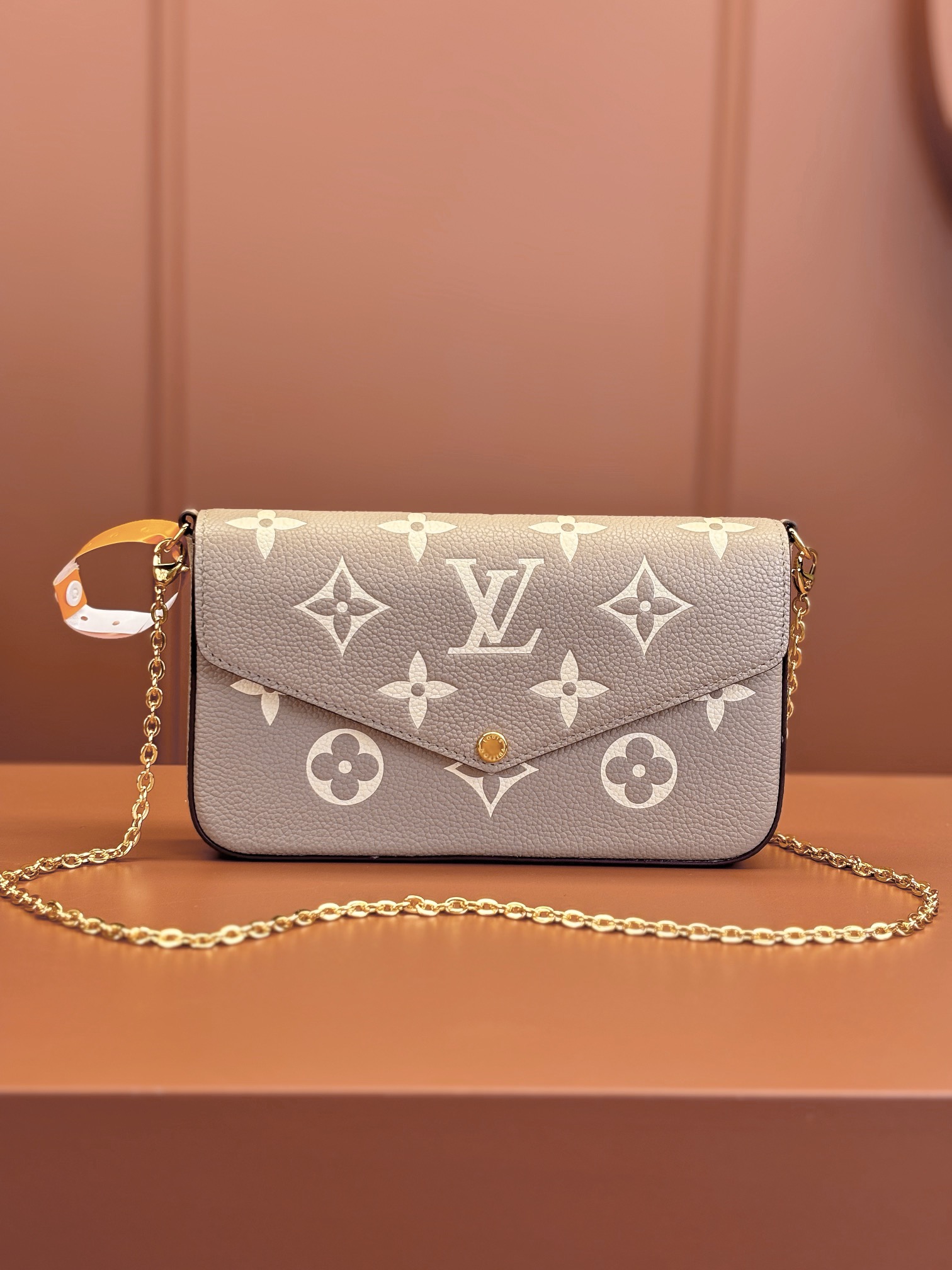 Pochette Félicie Bicolor Monogram Empreinte Leather Tourterelle Gray / Cream M82610