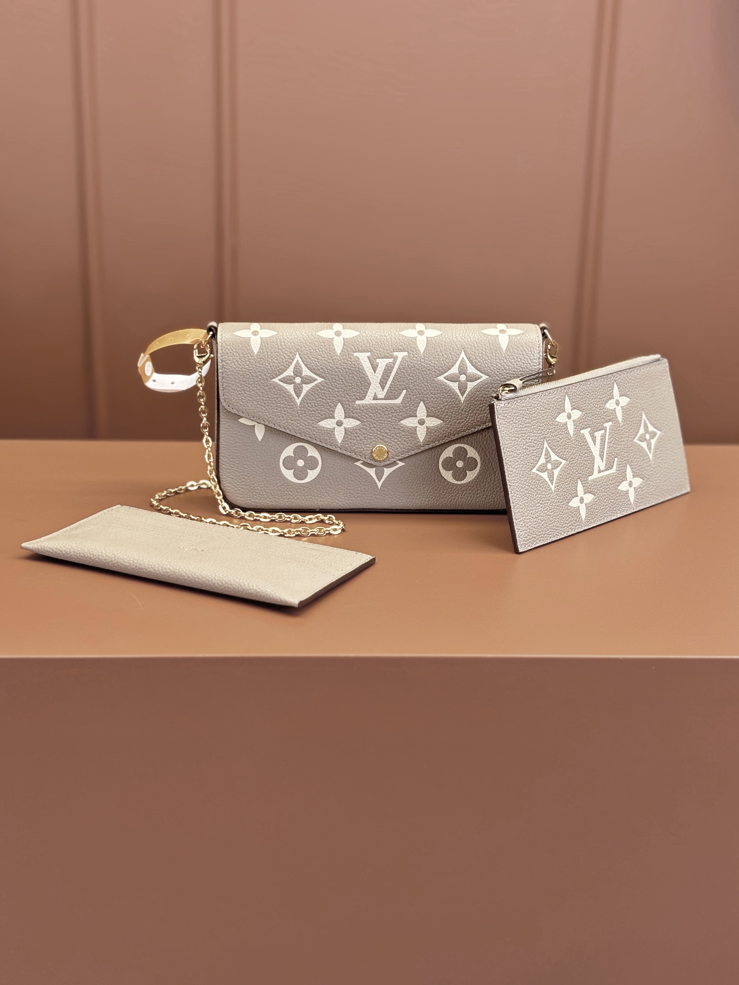Pochette Félicie Bicolor Monogram Empreinte Leather Tourterelle Gray / Cream M82610