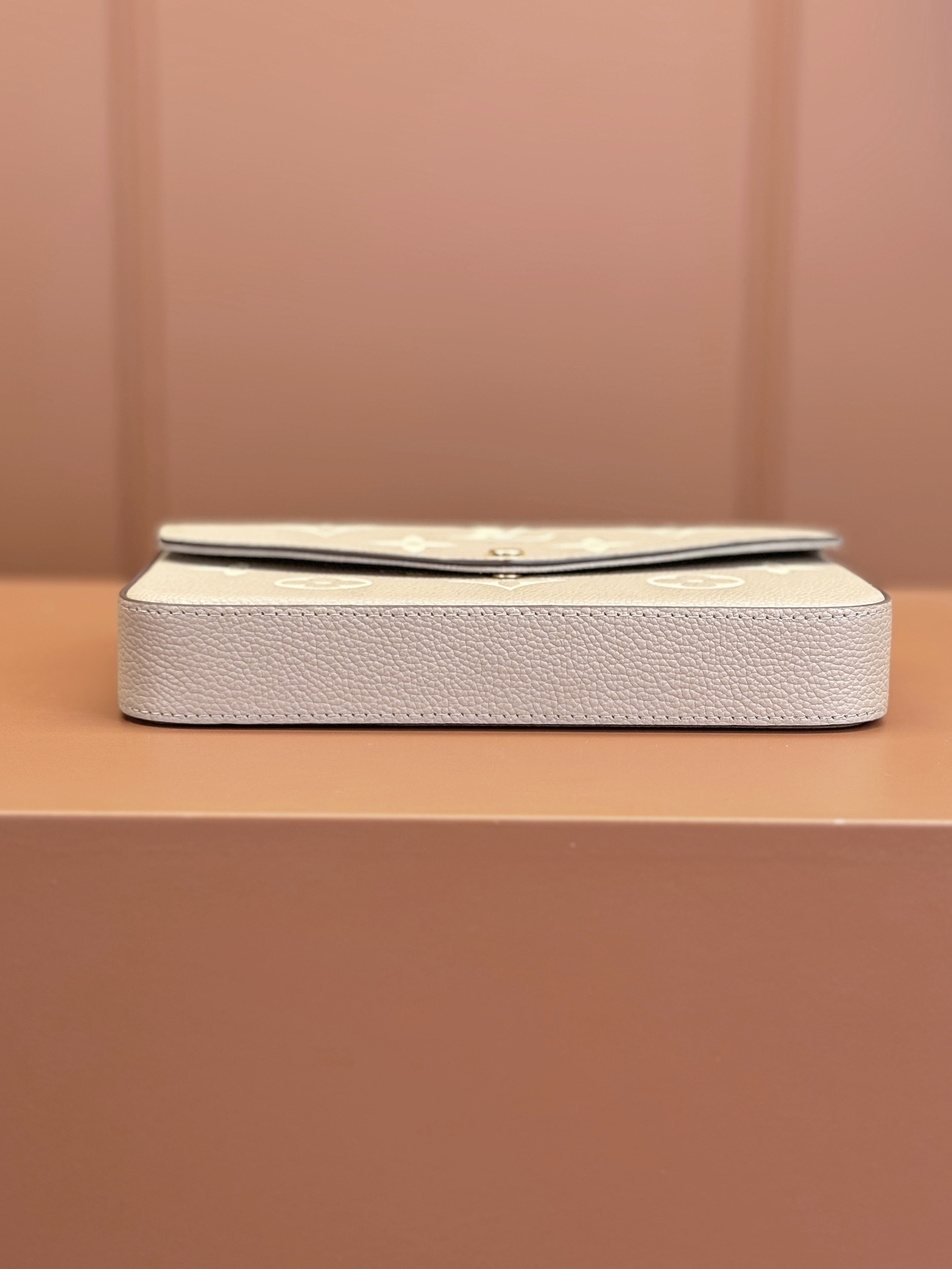 Pochette Félicie Bicolor Monogram Empreinte Leather Tourterelle Gray / Cream M82610