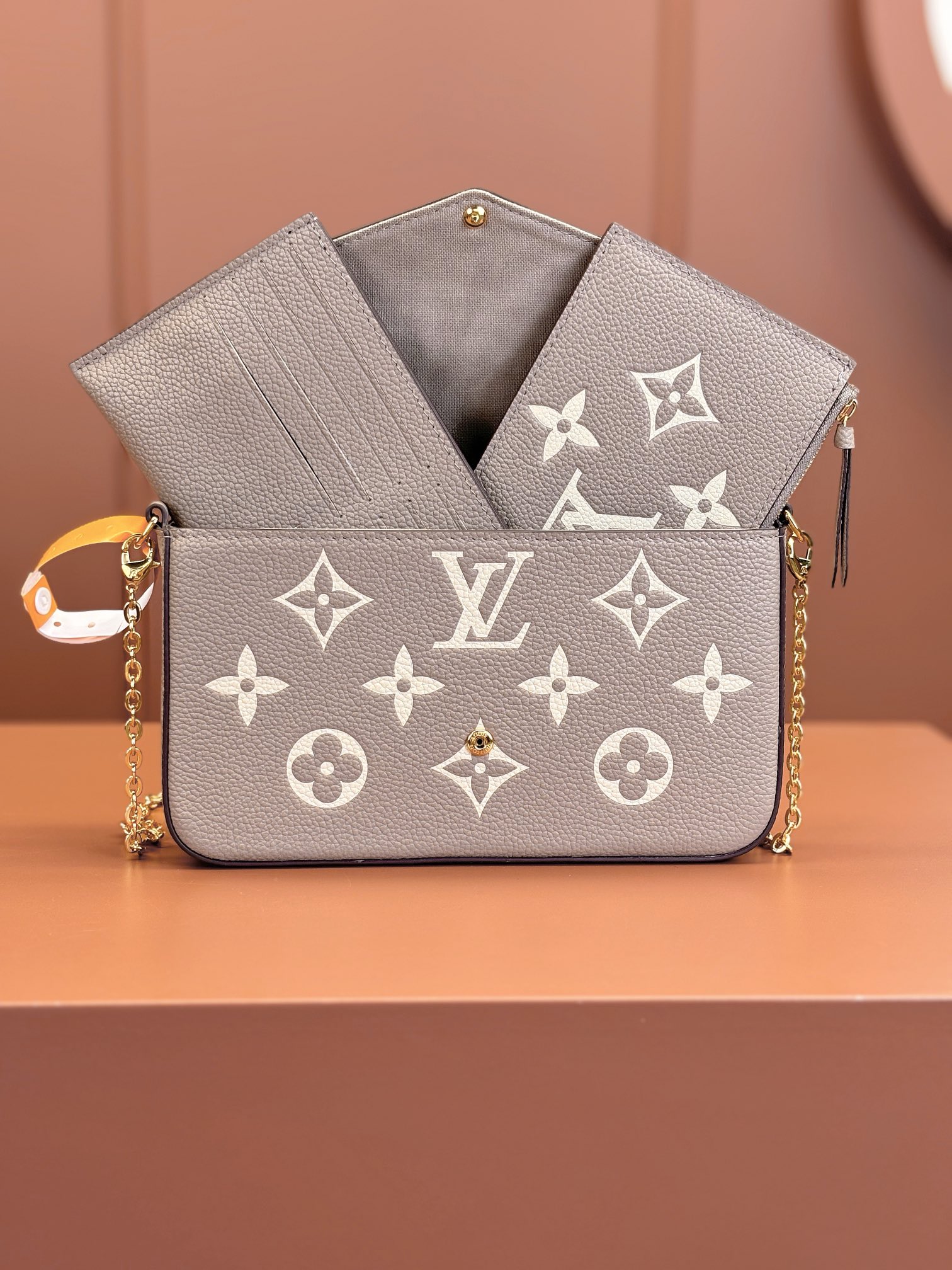 Pochette Félicie Bicolor Monogram Empreinte Leather Tourterelle Gray / Cream M82610