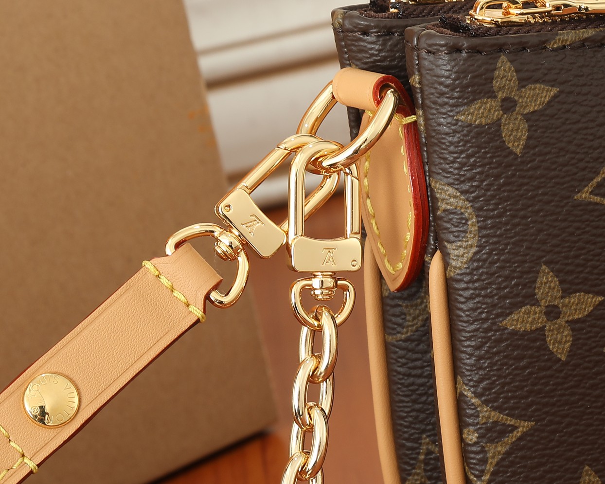 Pochette Liv Monogram Bag M83008