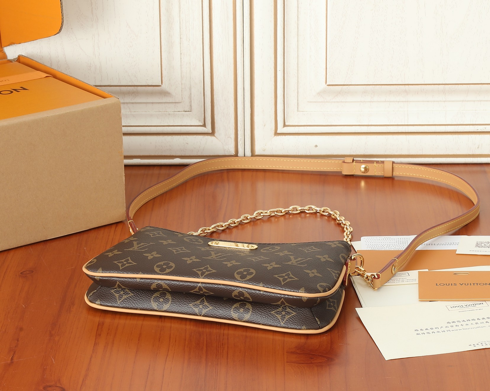 Pochette Liv Monogram Bag M83008