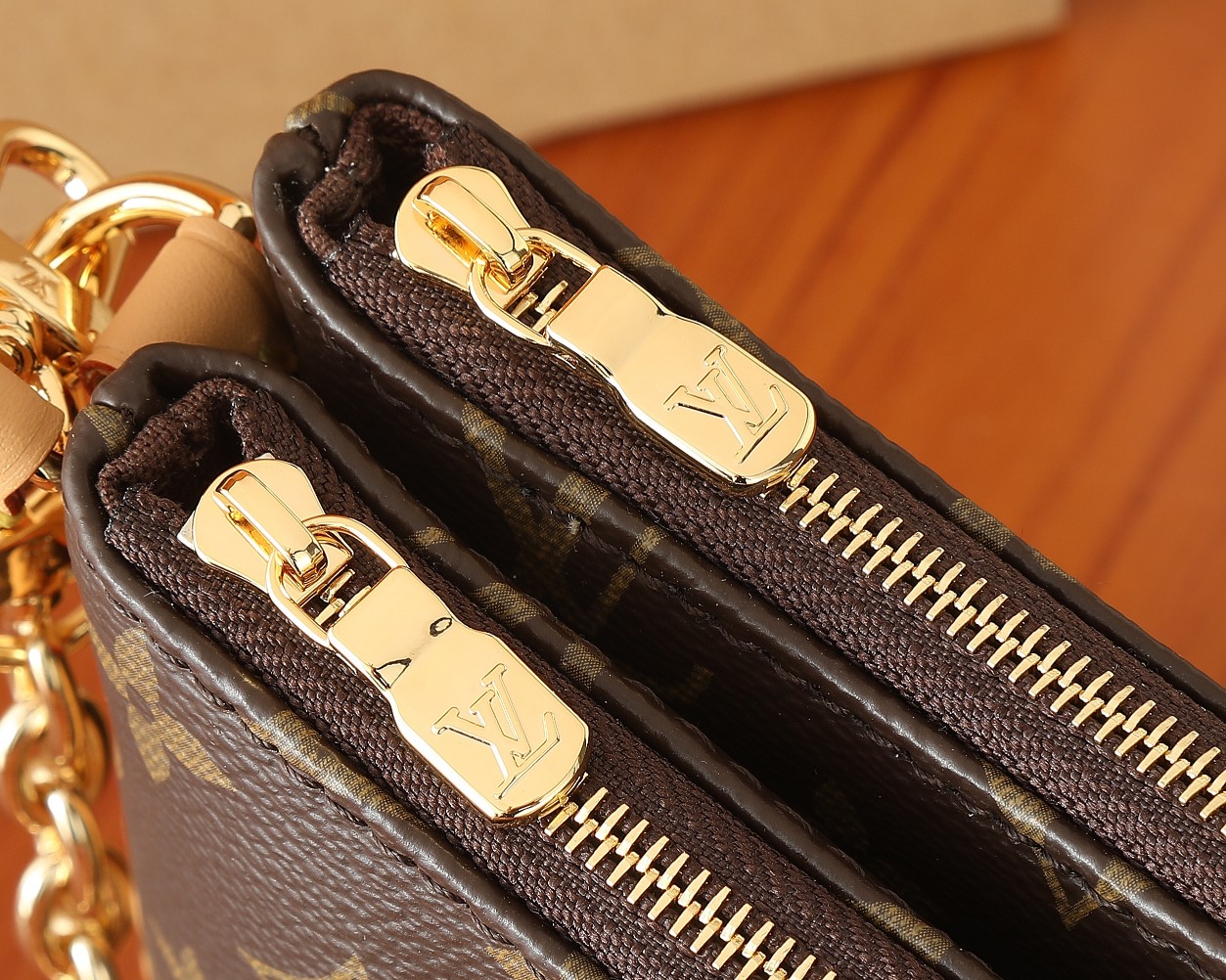 Pochette Liv Monogram Bag M83008