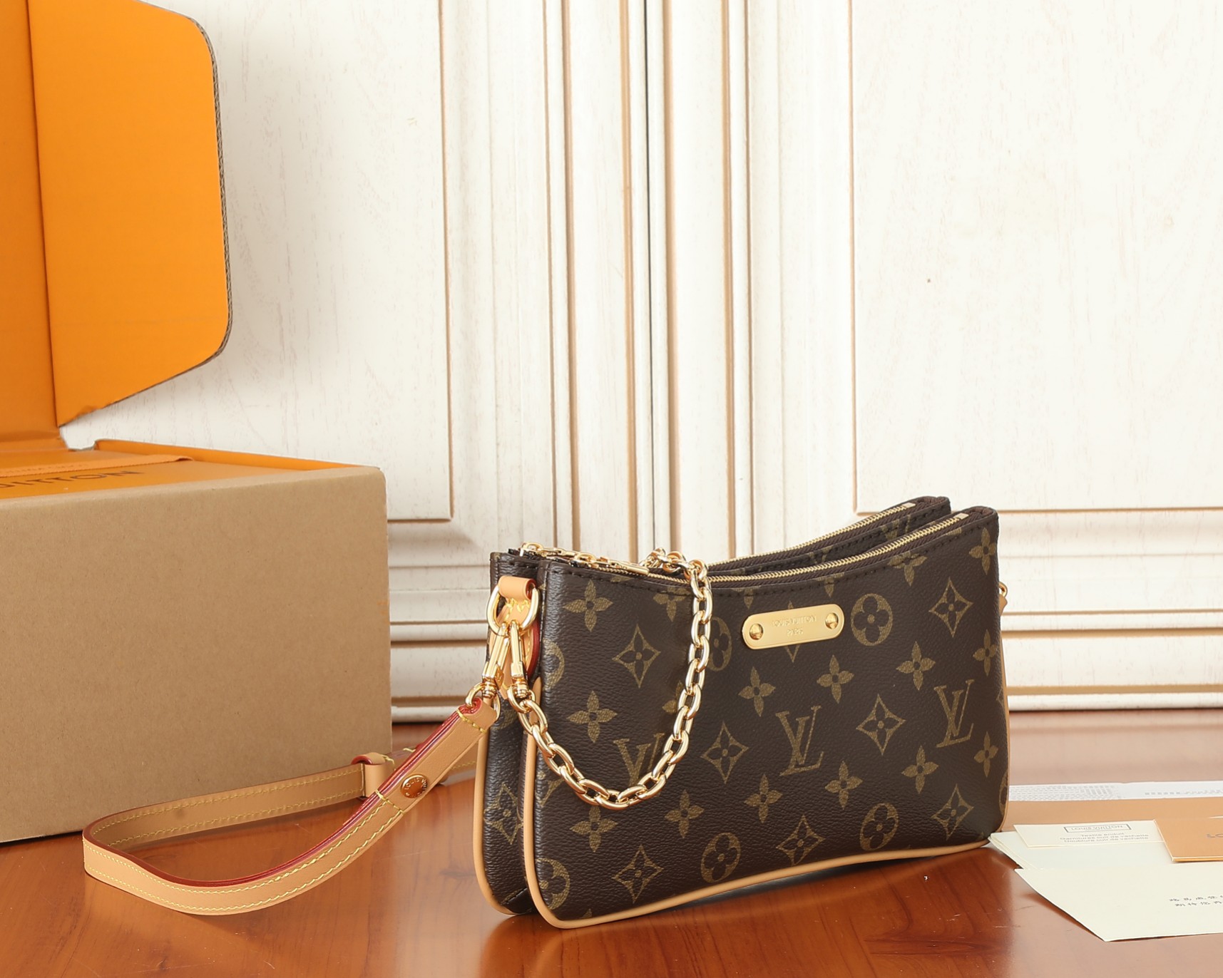 Pochette Liv Monogram Bag M83008