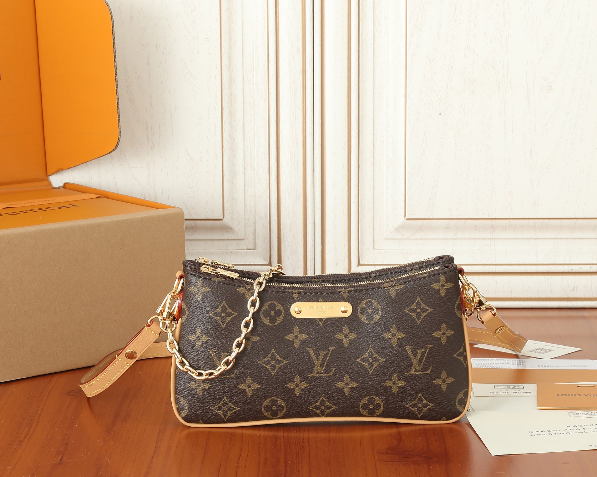 Pochette Liv Monogram Bag M83008
