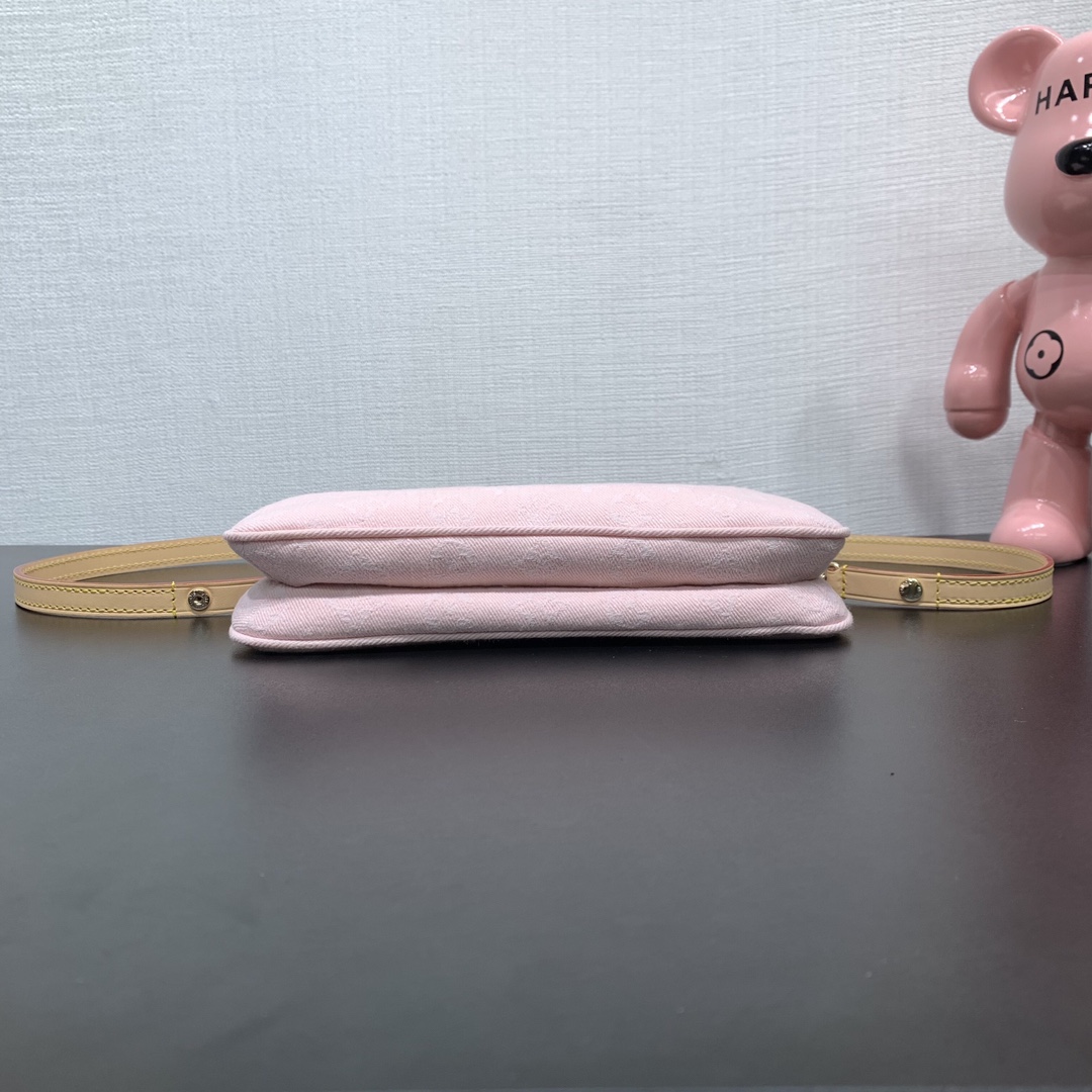 Pochette Liv Monogram Denim Bag Washed Pink M14159