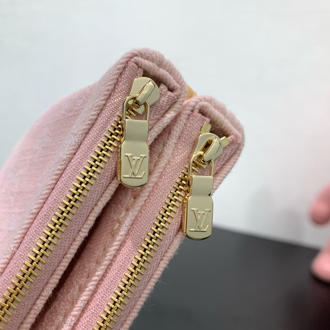 Pochette Liv Monogram Denim Bag Washed Pink M14159