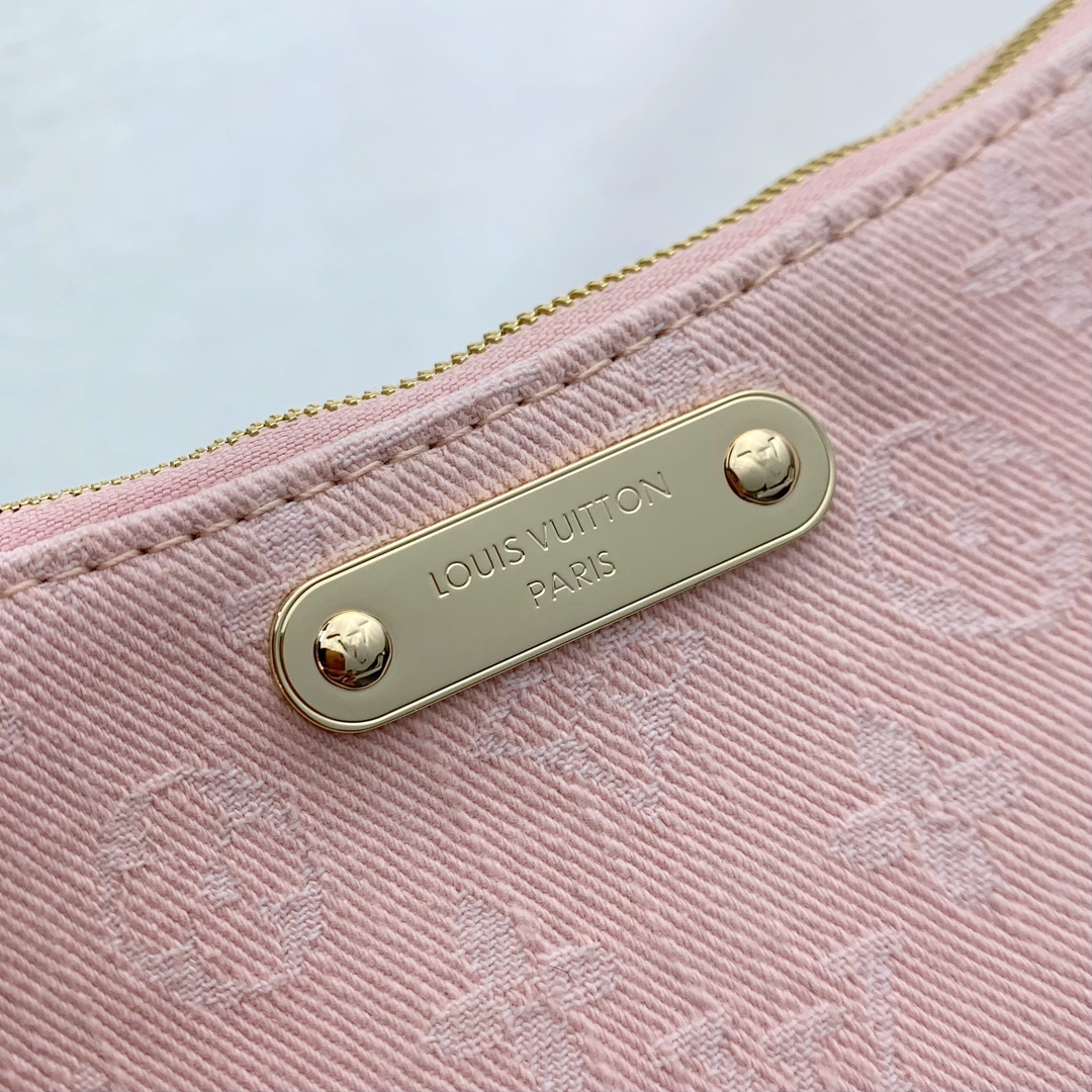 Pochette Liv Monogram Denim Bag Washed Pink M14159