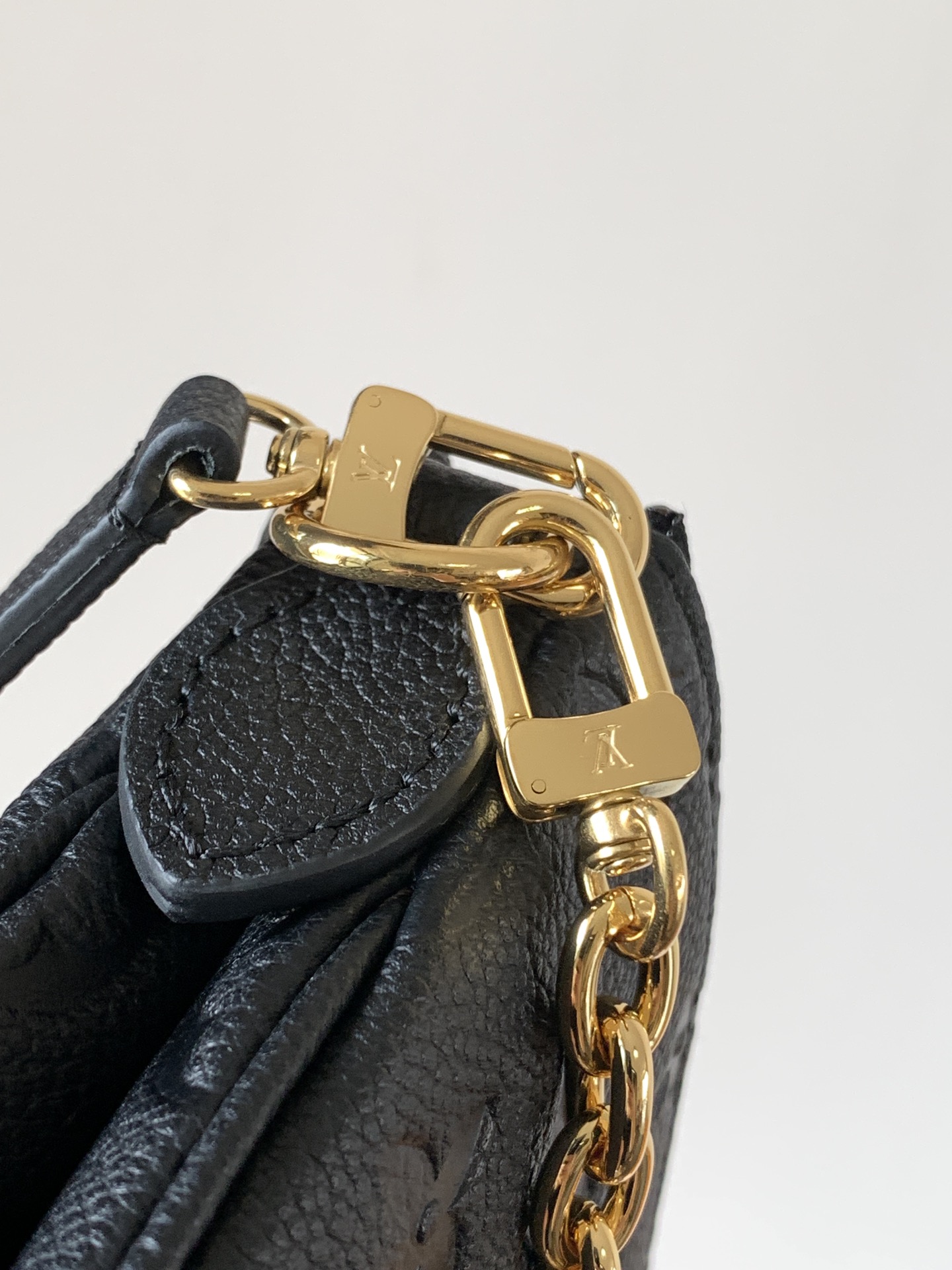 Pochette Liv Monogram Empreinte Leather Bag Black M83301