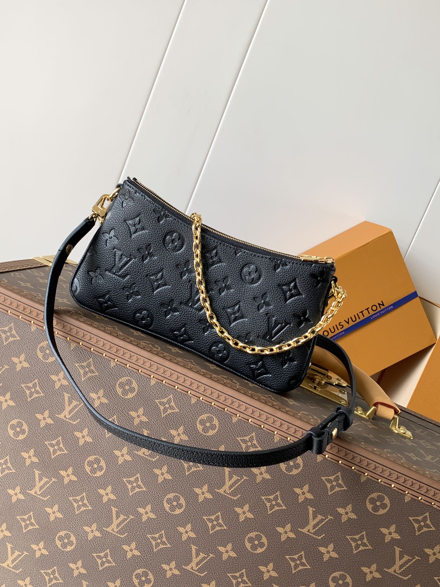 Pochette Liv Monogram Empreinte Leather Bag Black M83301