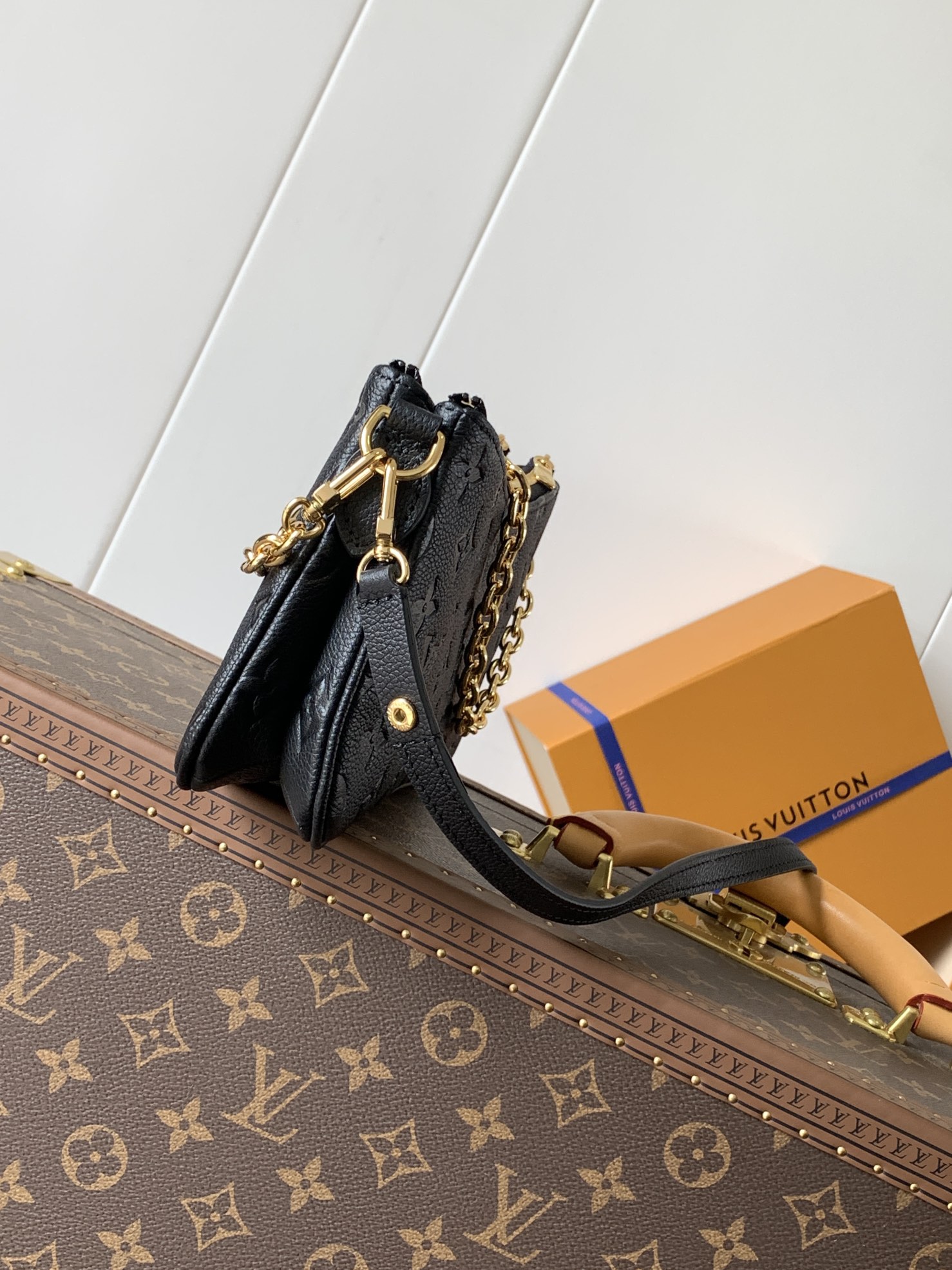 Pochette Liv Monogram Empreinte Leather Bag Black M83301
