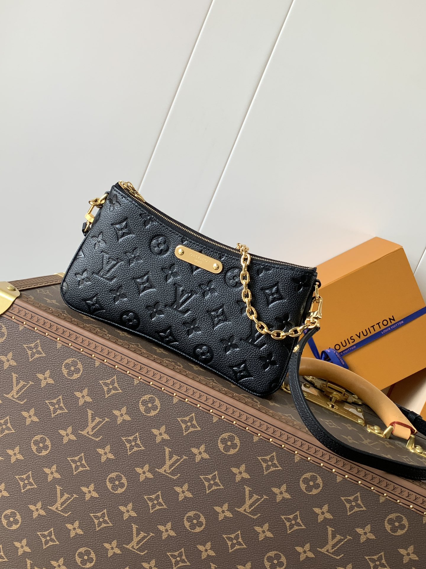 Pochette Liv Monogram Empreinte Leather Bag Black M83301