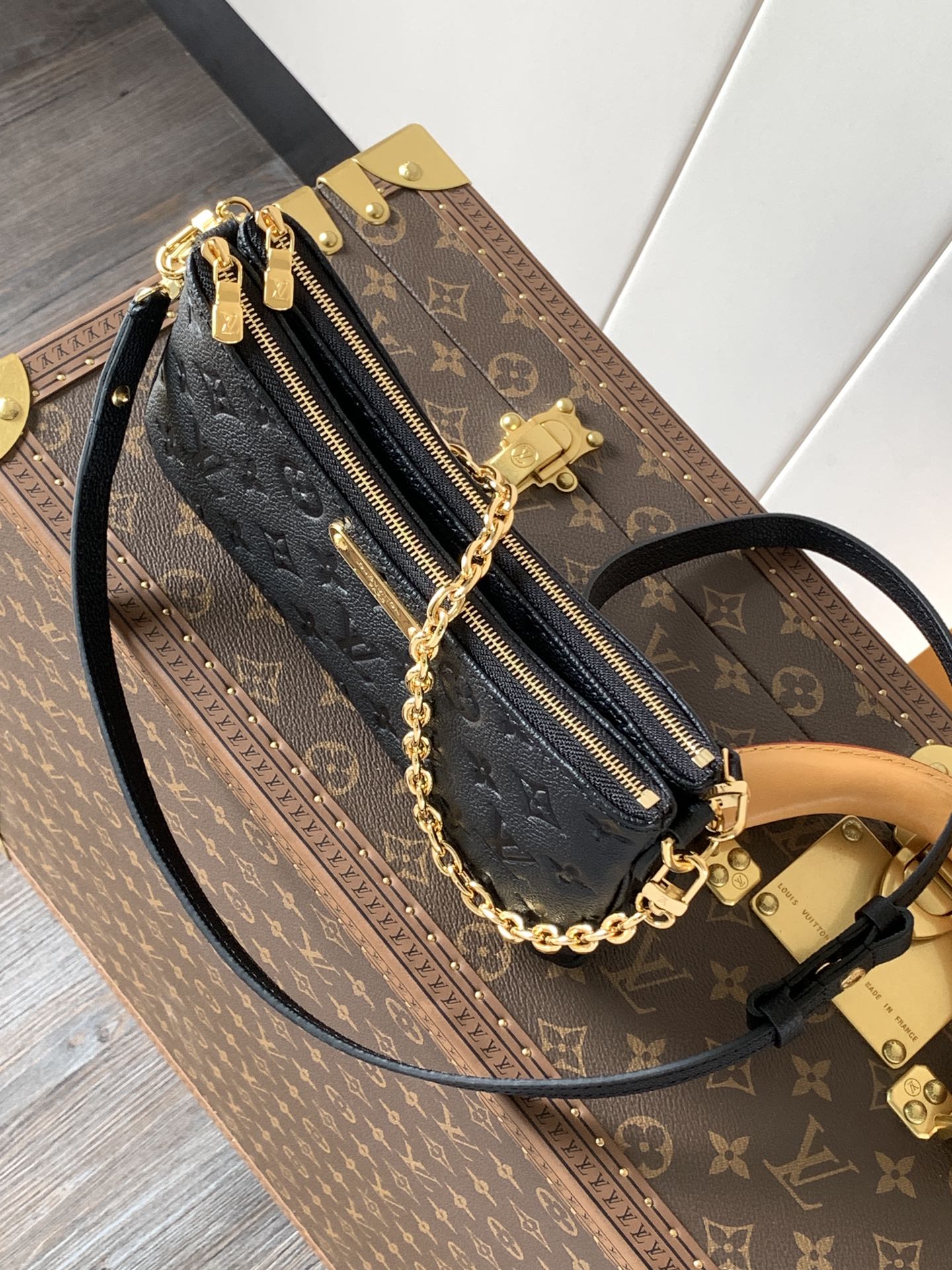 Pochette Liv Monogram Empreinte Leather Bag Black M83301