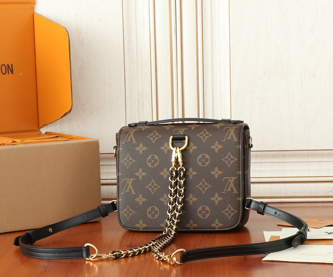 Pochette Métis Backpack Monogram Reverse M11941