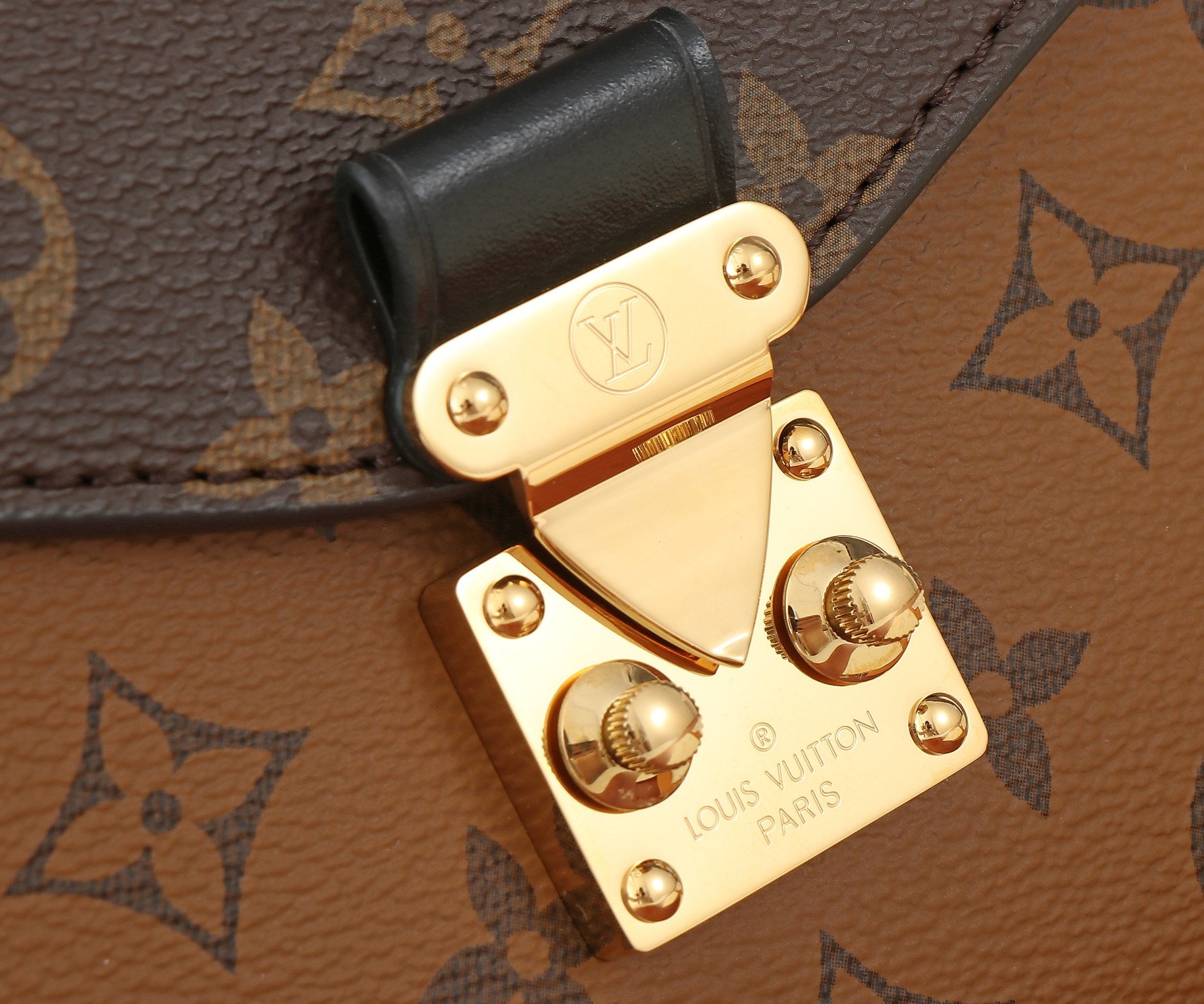 Pochette Métis Backpack Monogram Reverse M11941