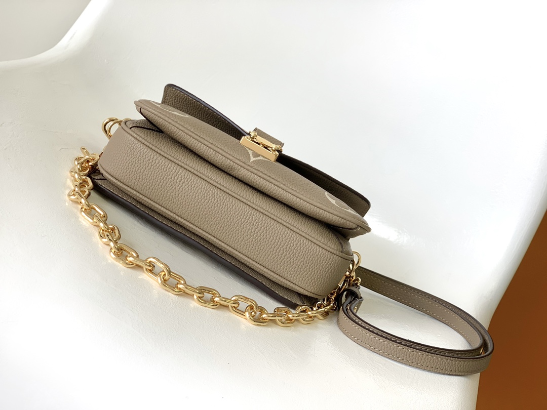 Pochette Métis East West Bag Bicolor Monogram Empreinte Leather Dove/Cream M23081