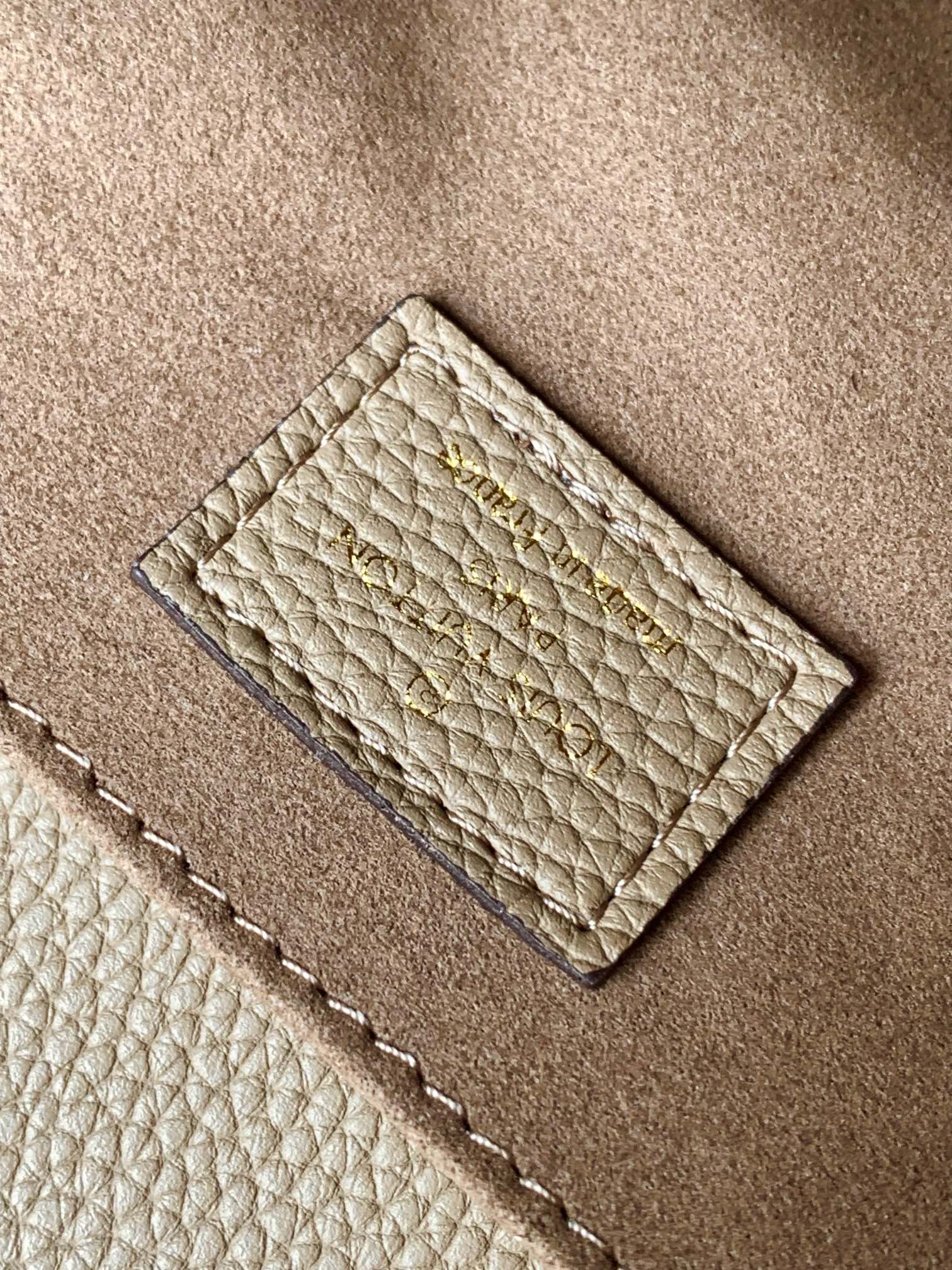 Pochette Métis East West Bag Bicolor Monogram Empreinte Leather Dove/Cream M23081