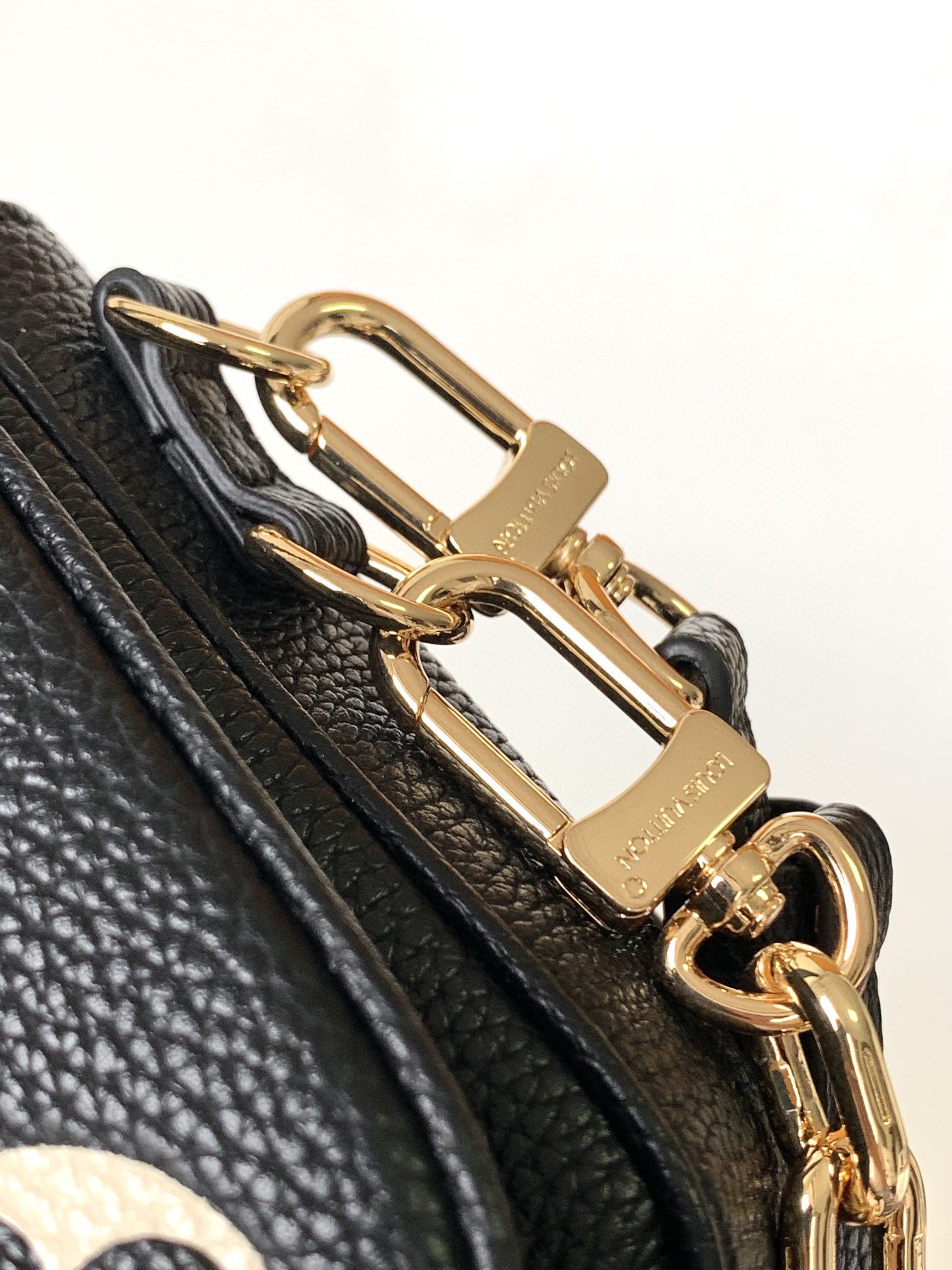 Pochette Métis East West Bag Bicolor Monogram Empreinte Leather Noir Beige M46596