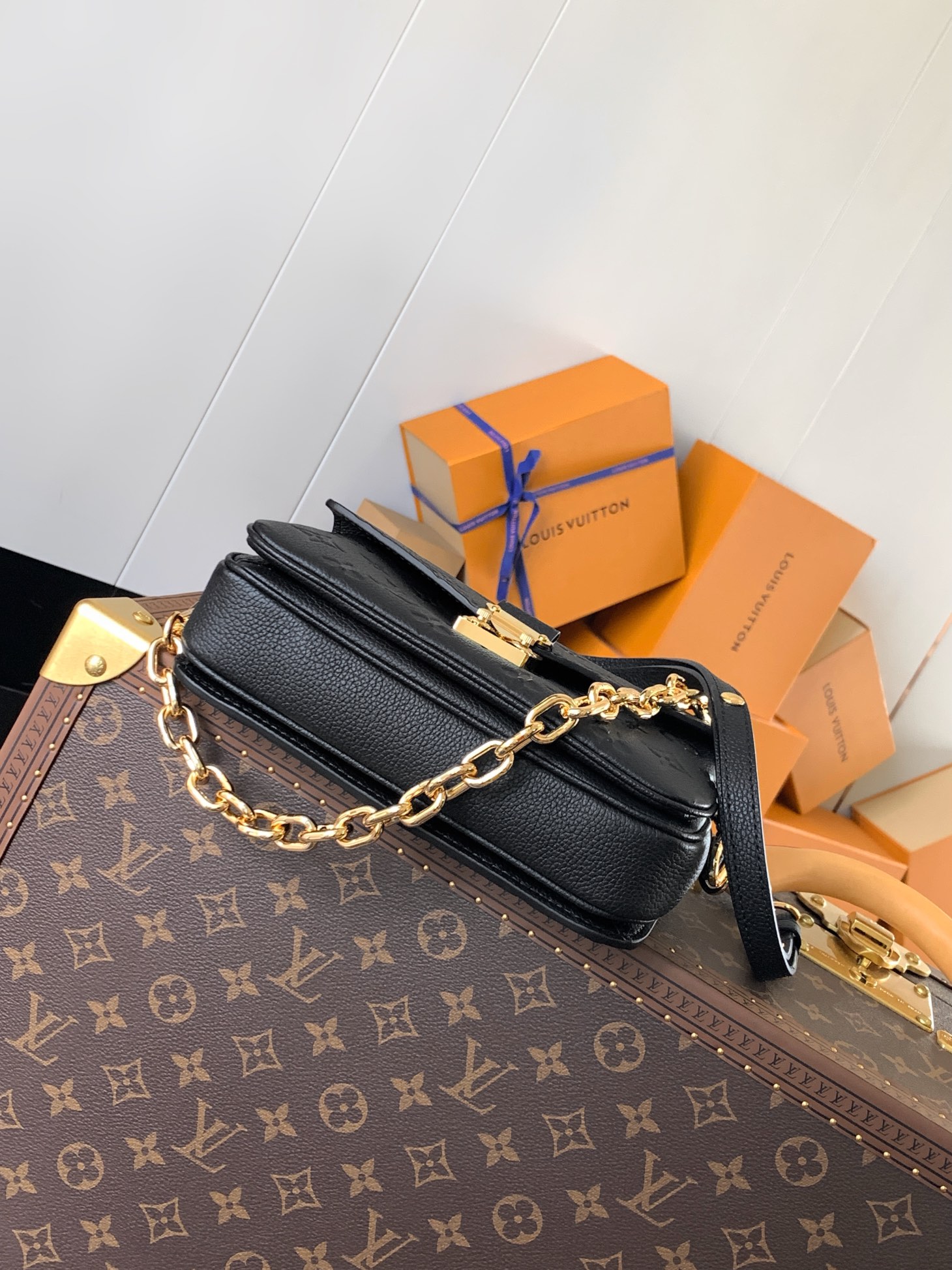 Pochette Métis East West Bag Monogram Empreinte Leather Black M46595