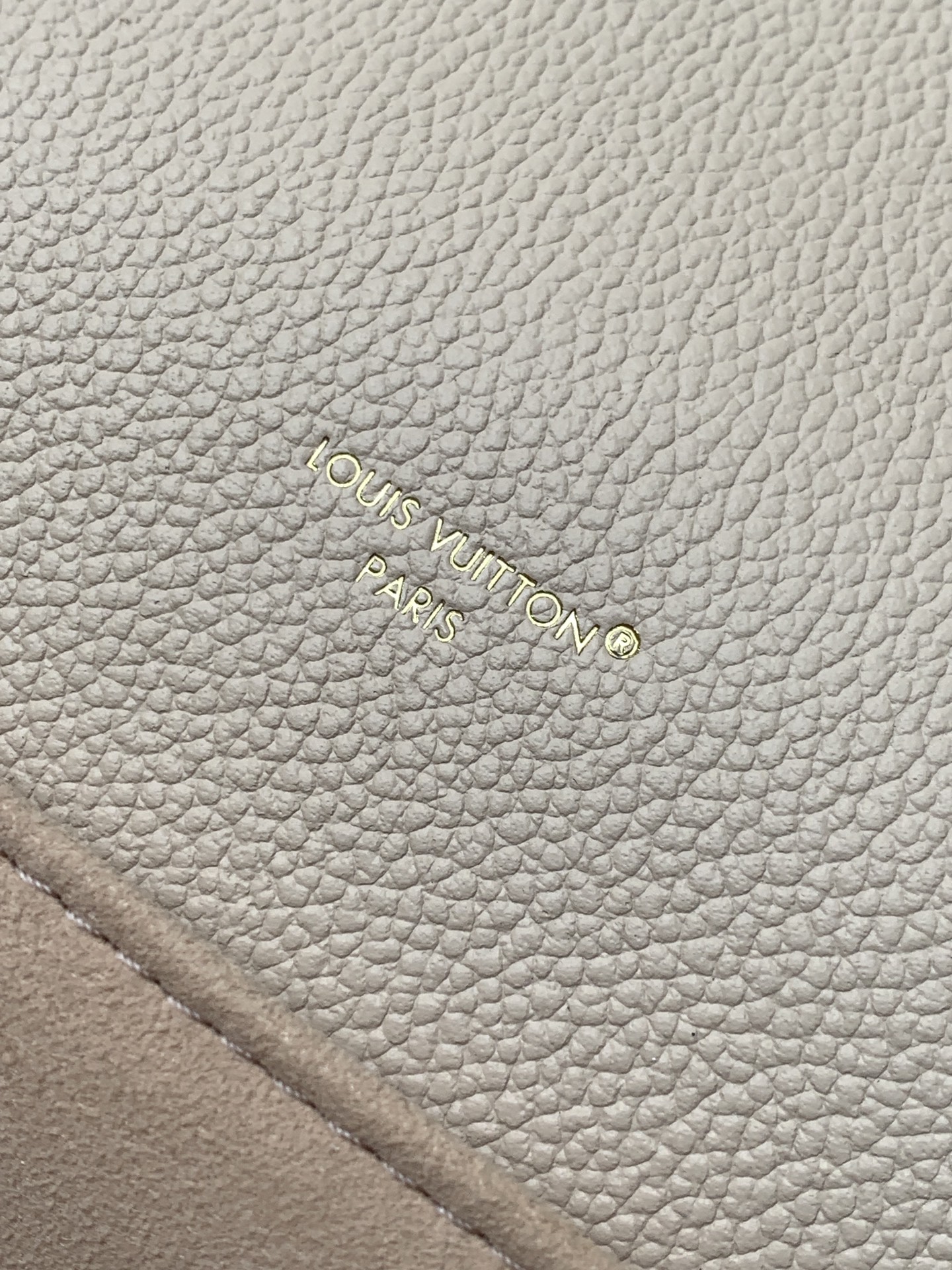 Pochette Métis East West Bag Monogram Empreinte Leather Cream M22942