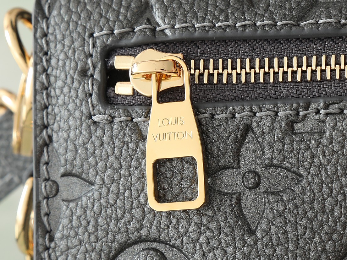Pochette Métis East West Bag Monogram Empreinte Leather Gun Metal M11998