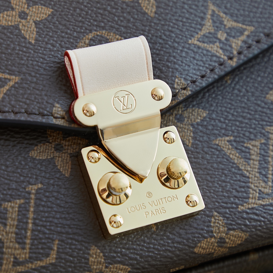 Pochette Métis East West Bag Monogram M46279