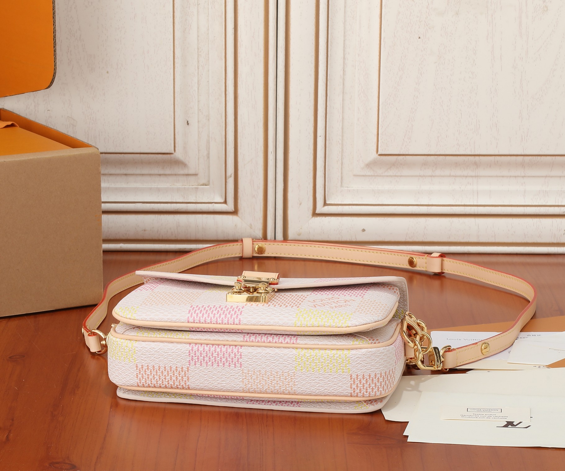 Pochette Métis East West Bag Peach Damier Giant Coated Canvas Bag N40749
