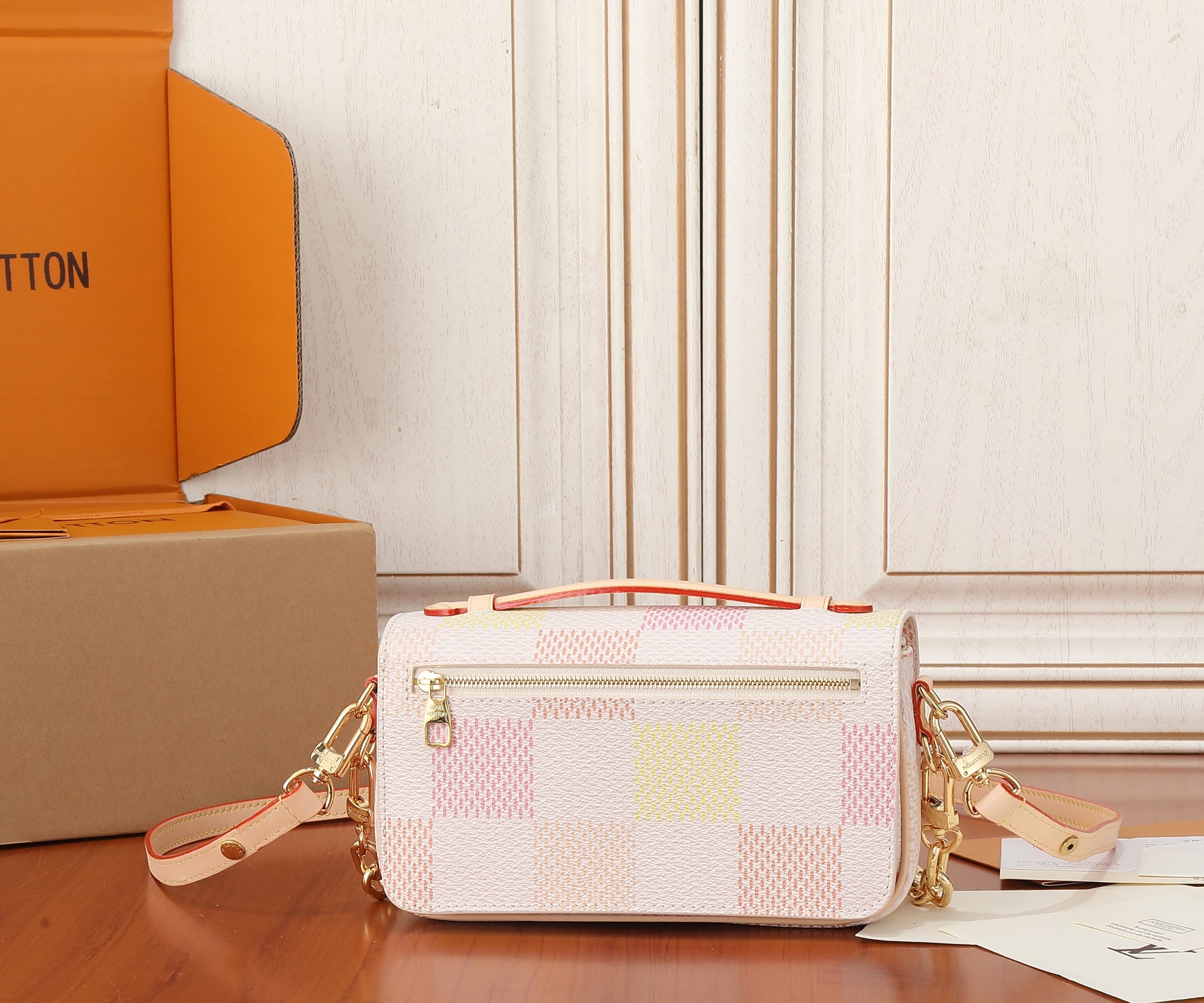 Pochette Métis East West Bag Peach Damier Giant Coated Canvas Bag N40749