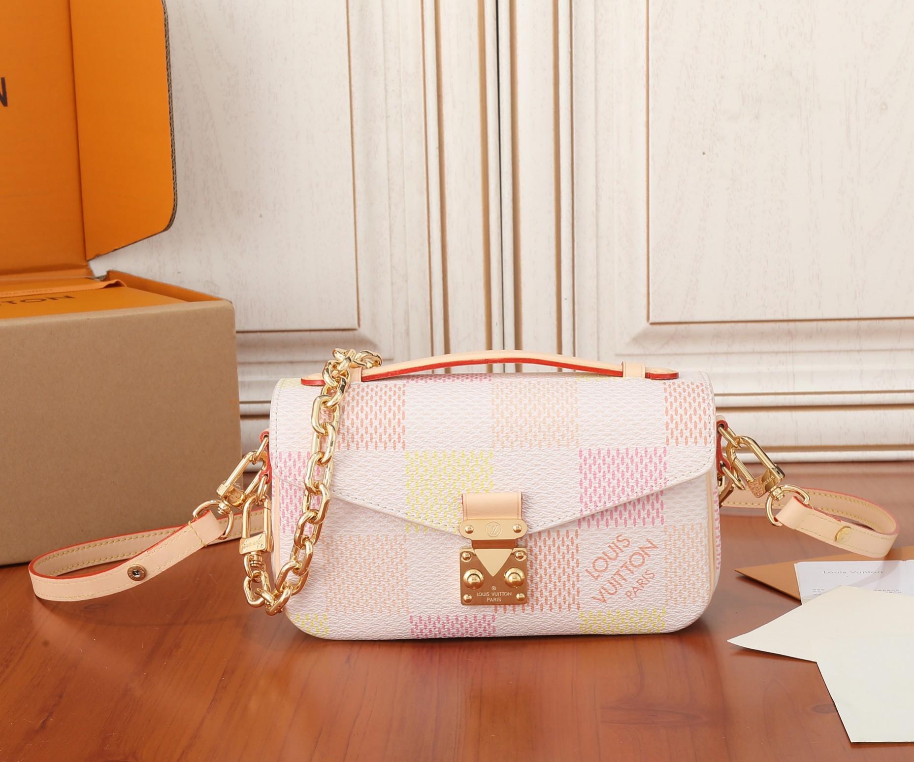 Pochette Métis East West Bag Peach Damier Giant Coated Canvas Bag N40749