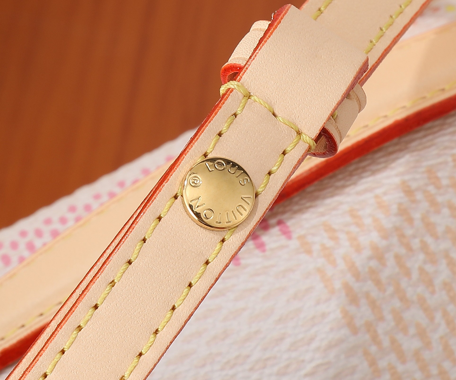 Pochette Métis East West Bag Peach Damier Giant Coated Canvas Bag N40749